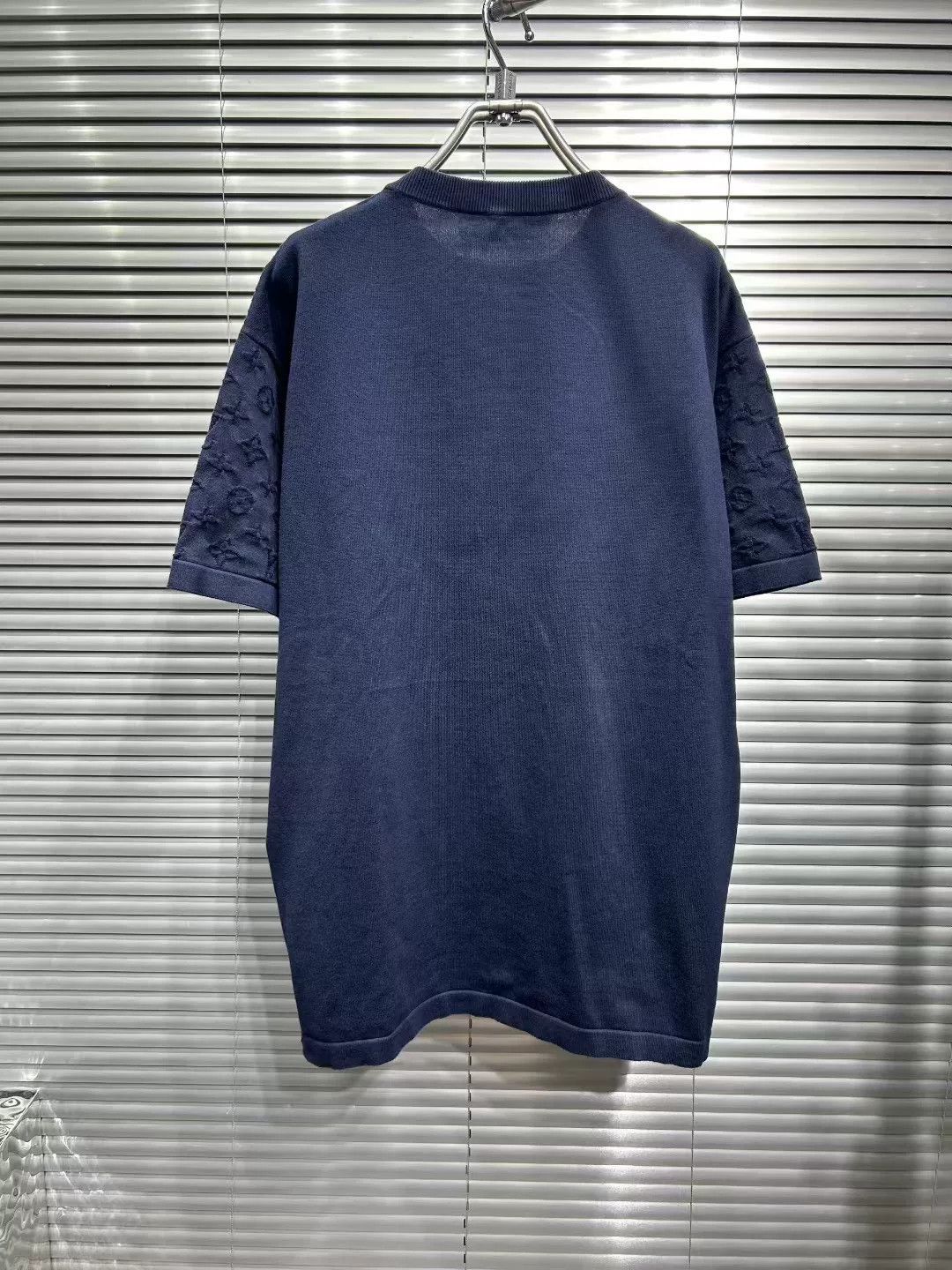 Louis Vuitton Louis Vuitton Embossed Logo Knit T-Shirt L Size US L / EU 52-54 / 3 - 3 Thumbnail