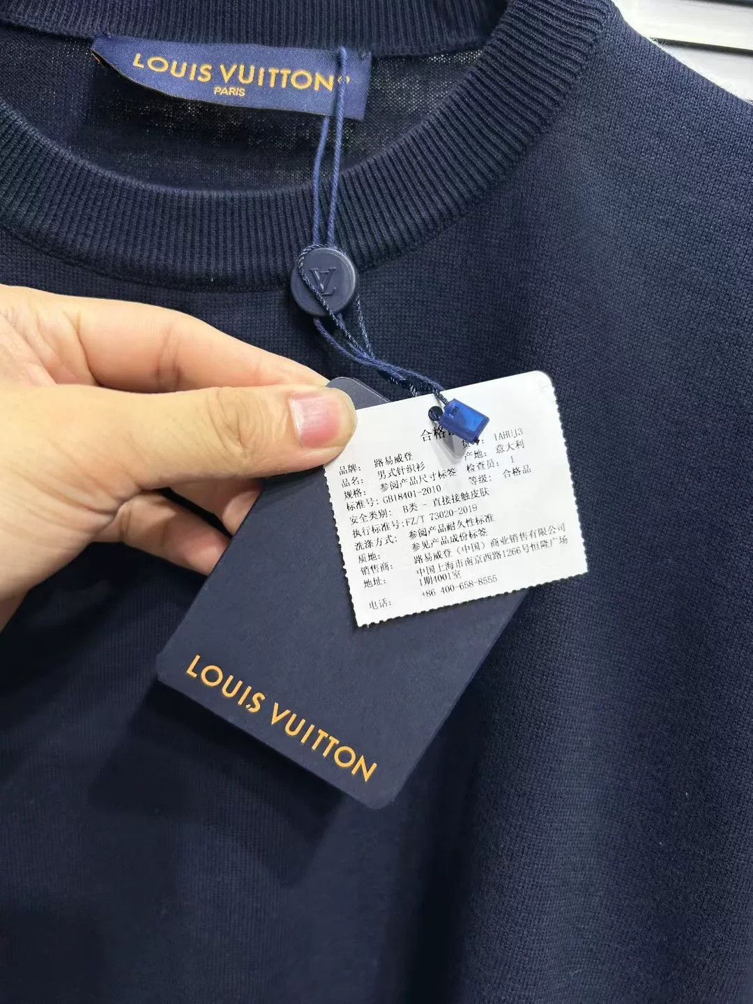 Louis Vuitton Louis Vuitton Embossed Logo Knit T-Shirt L Size US L / EU 52-54 / 3 - 4 Thumbnail