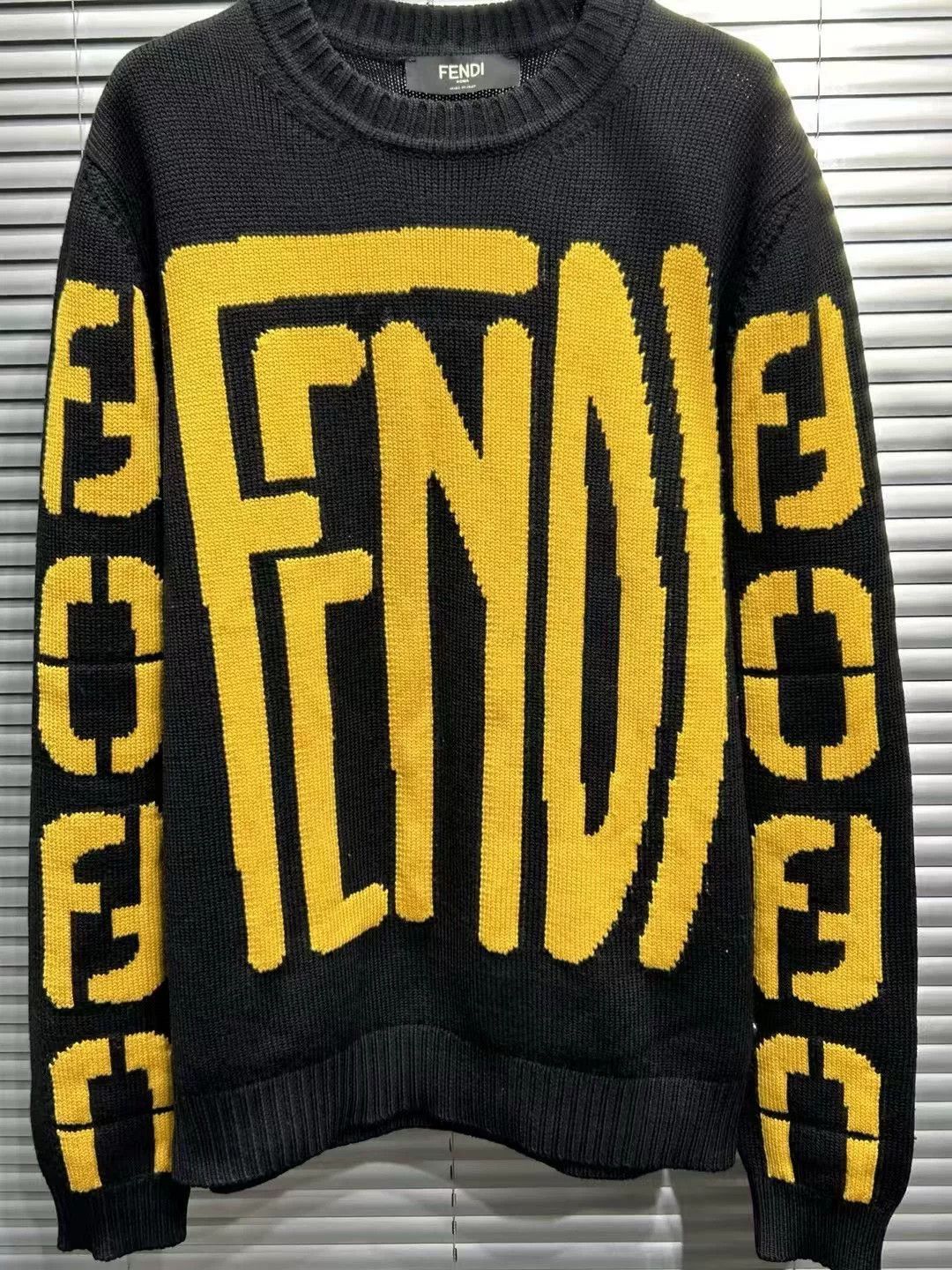 Fendi Fendi Yellow Logo Embroidered Wool Sweater Size 48 Size US M / EU 48-50 / 2 - 4 Thumbnail