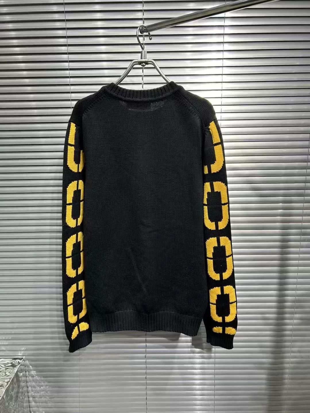 Fendi Fendi Yellow Logo Embroidered Wool Sweater Size 48 Size US M / EU 48-50 / 2 - 3 Thumbnail