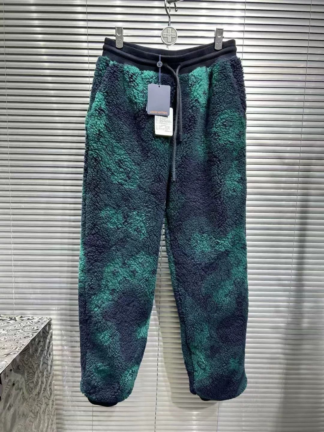 Louis Vuitton Louis Vuitton Monogram Camo Fleece Joggers XL Size US 36 / EU 52 - 2 Thumbnail