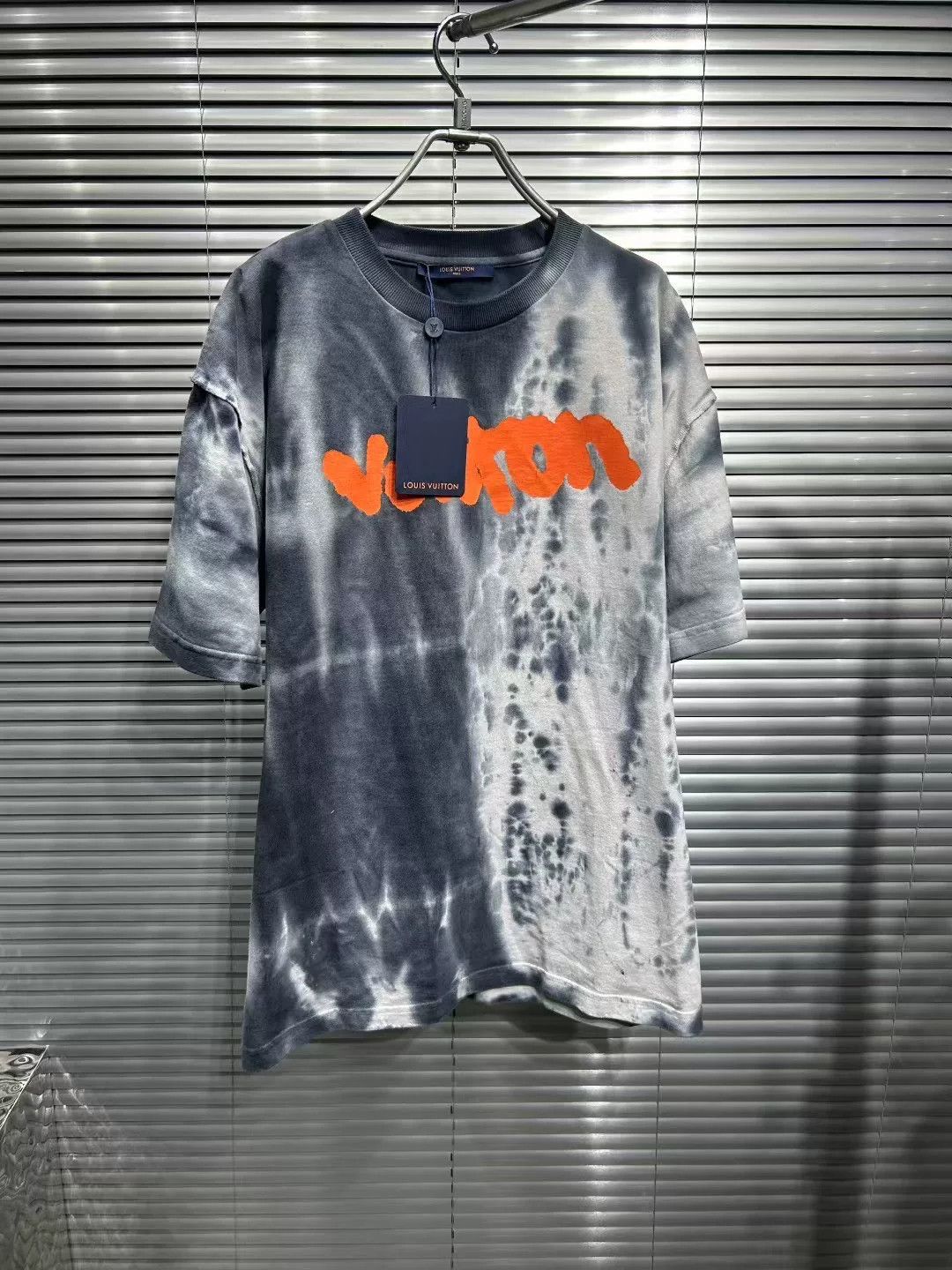 Louis Vuitton Louis Vuitton Tie-Dye Orange Logo T-Shirt Size L Size US L / EU 52-54 / 3 - 2 Thumbnail