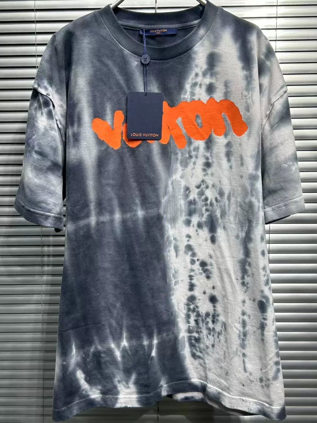 Louis Vuitton Louis Vuitton Tie-Dye Orange Logo T-Shirt Size L Size US L / EU 52-54 / 3 - 4 Thumbnail