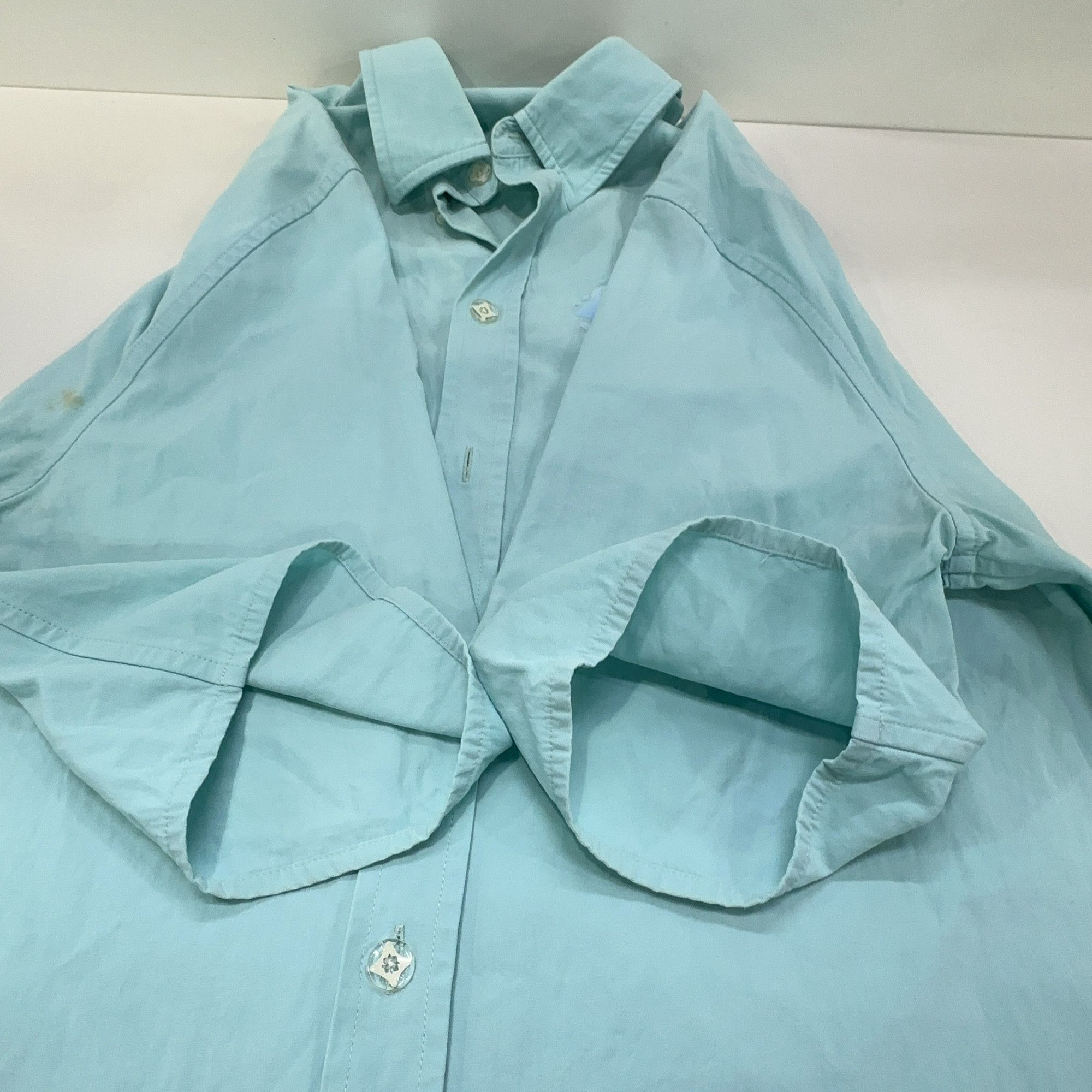 Louis Vuitton Louis Vuitton FW23 Hands Logo Short Sleeve Shirt L Size US L / EU 52-54 / 3 - 7 Thumbnail