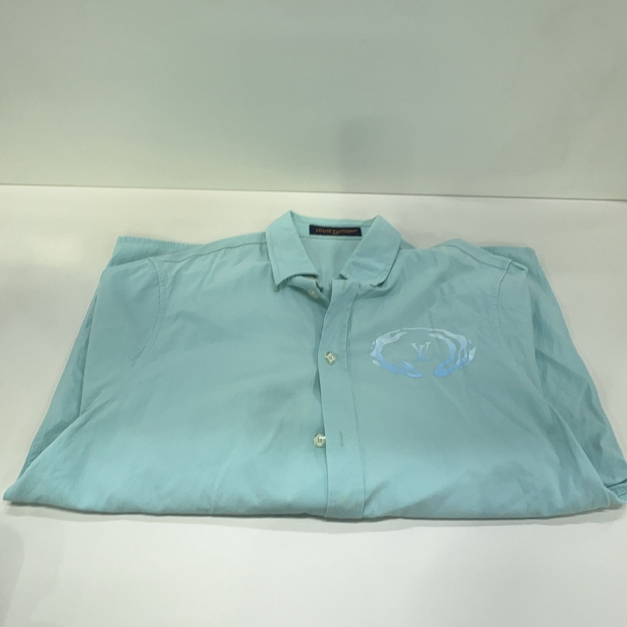 Louis Vuitton Louis Vuitton FW23 Hands Logo Short Sleeve Shirt L Size US L / EU 52-54 / 3 - 8 Thumbnail
