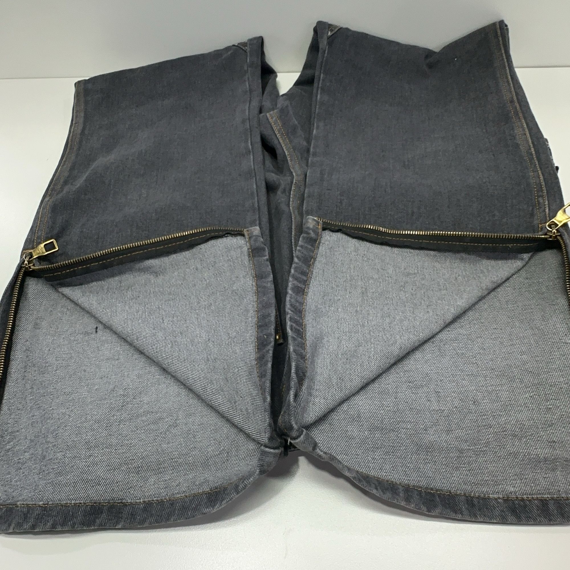 Louis Vuitton Louis Vuitton Monogram Asymmetric Denim Jeans 28 Size US 28 / EU 44 - 9 Thumbnail
