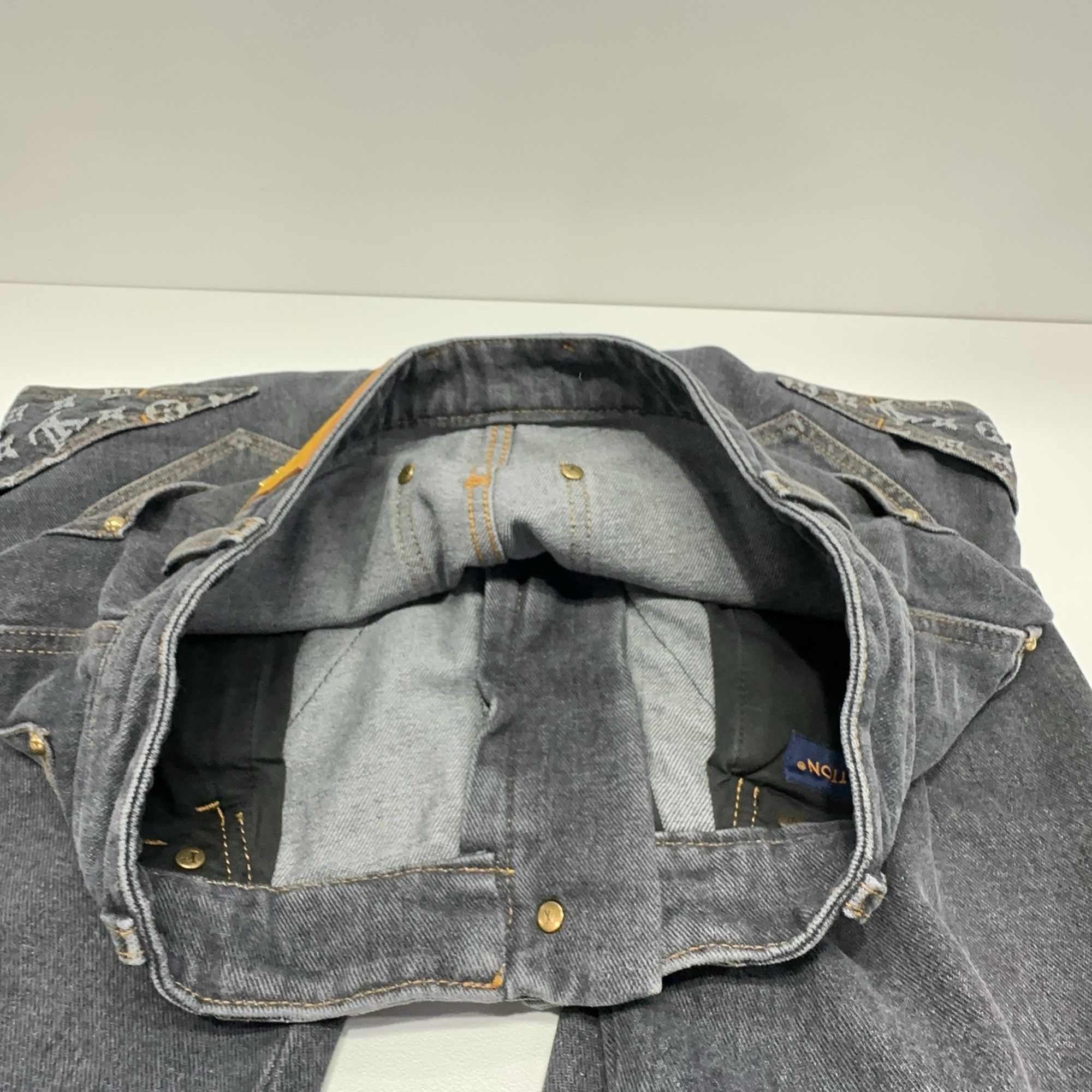 Louis Vuitton Louis Vuitton Monogram Asymmetric Denim Jeans 28 Size US 28 / EU 44 - 6 Thumbnail