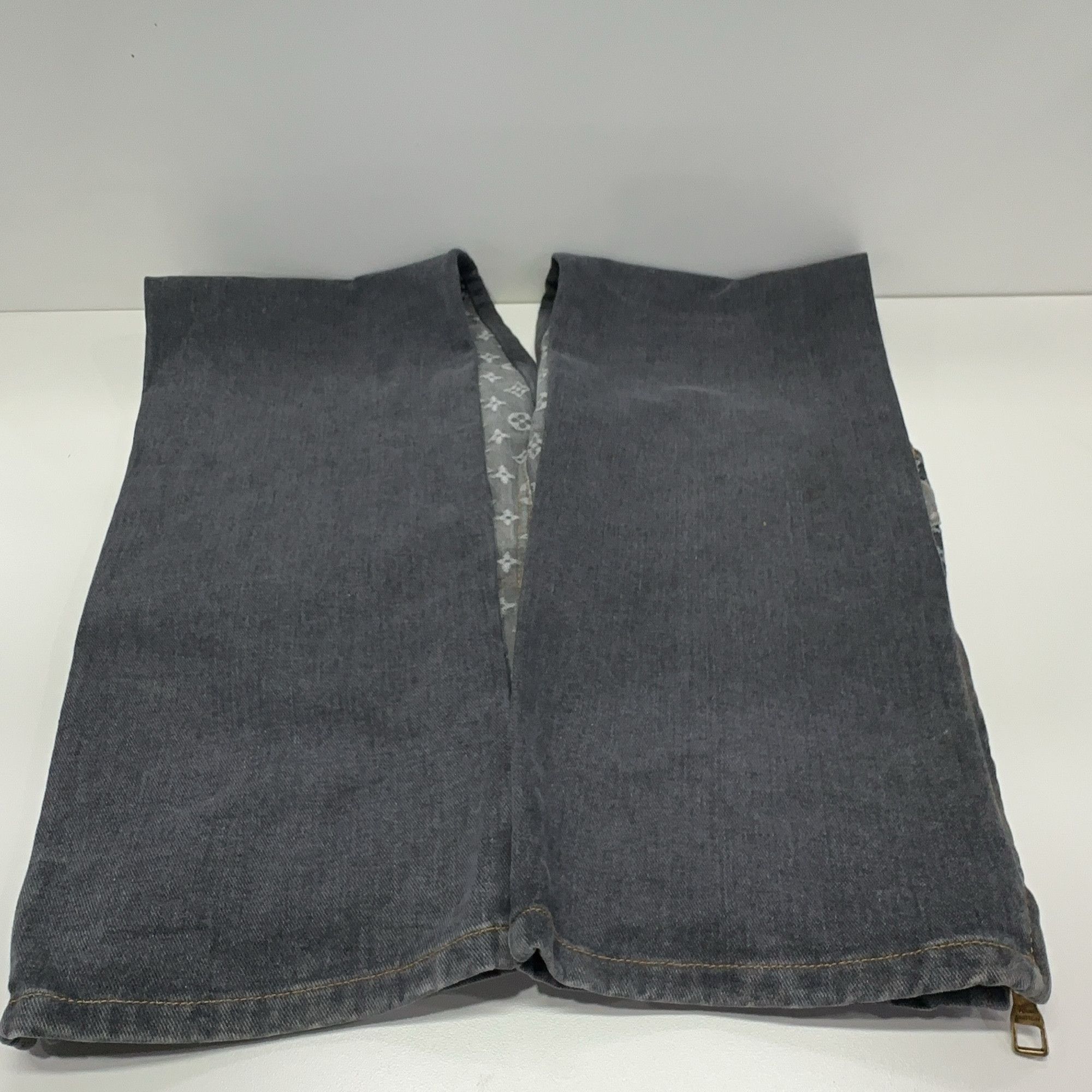 Louis Vuitton Louis Vuitton Monogram Asymmetric Denim Jeans 28 Size US 28 / EU 44 - 11 Thumbnail