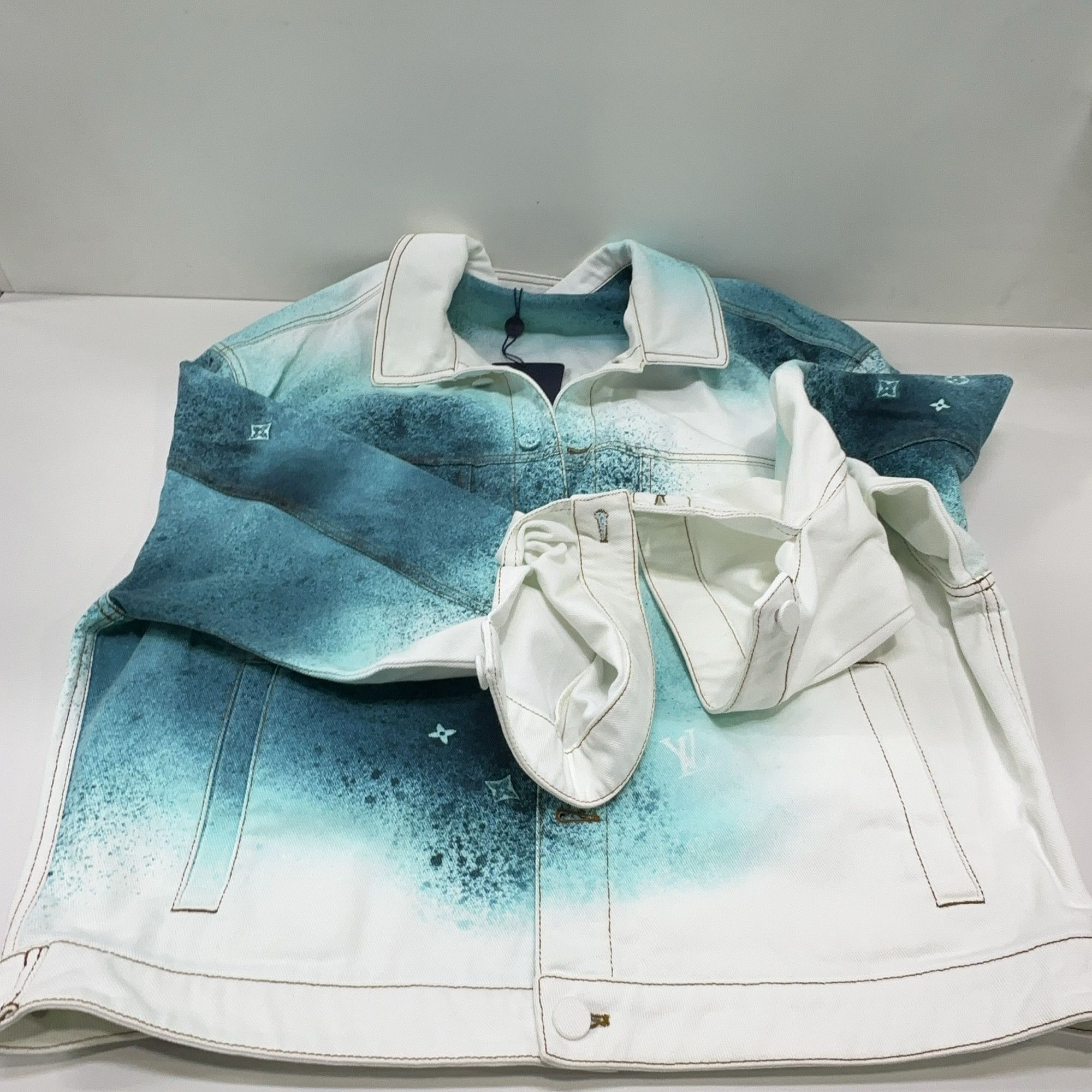 Louis Vuitton Louis Vuitton Spray Effect Denim Jacket Size 52 Size US L / EU 52-54 / 3 - 8 Thumbnail