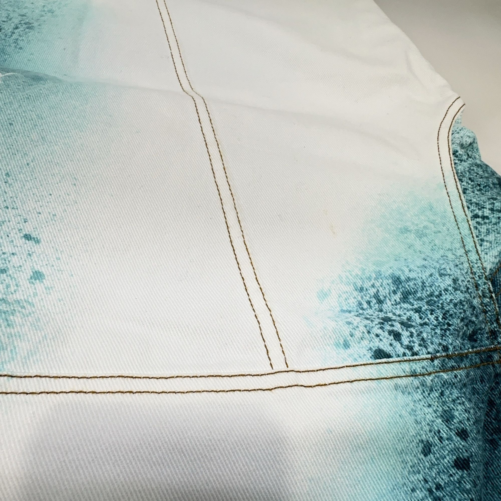 Louis Vuitton Louis Vuitton Spray Effect Denim Jacket Size 52 Size US L / EU 52-54 / 3 - 9 Thumbnail