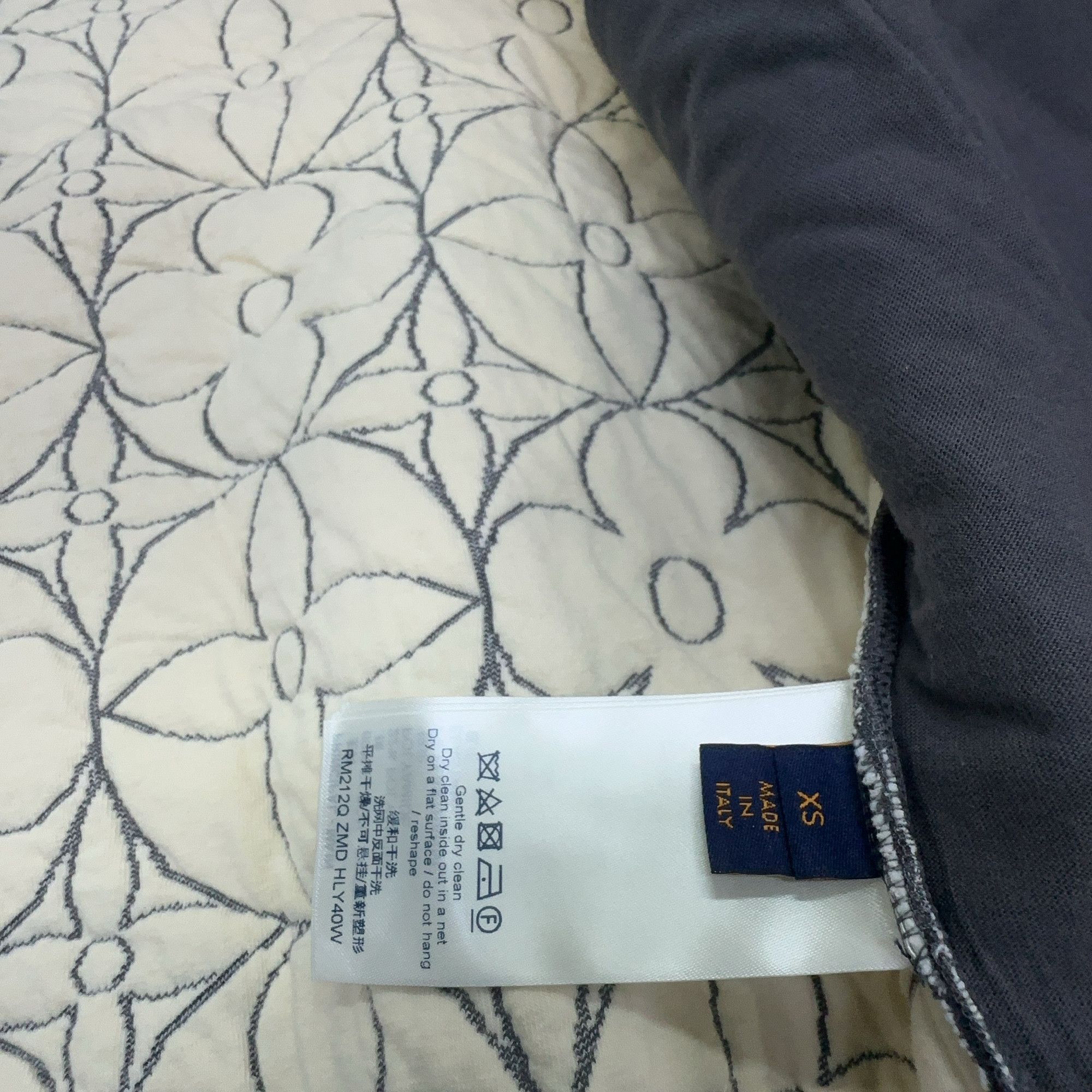 Louis Vuitton Louis Vuitton Monogram Embroidered Zip Jacket XS Size US S / EU 44-46 / 1 - 3 Thumbnail
