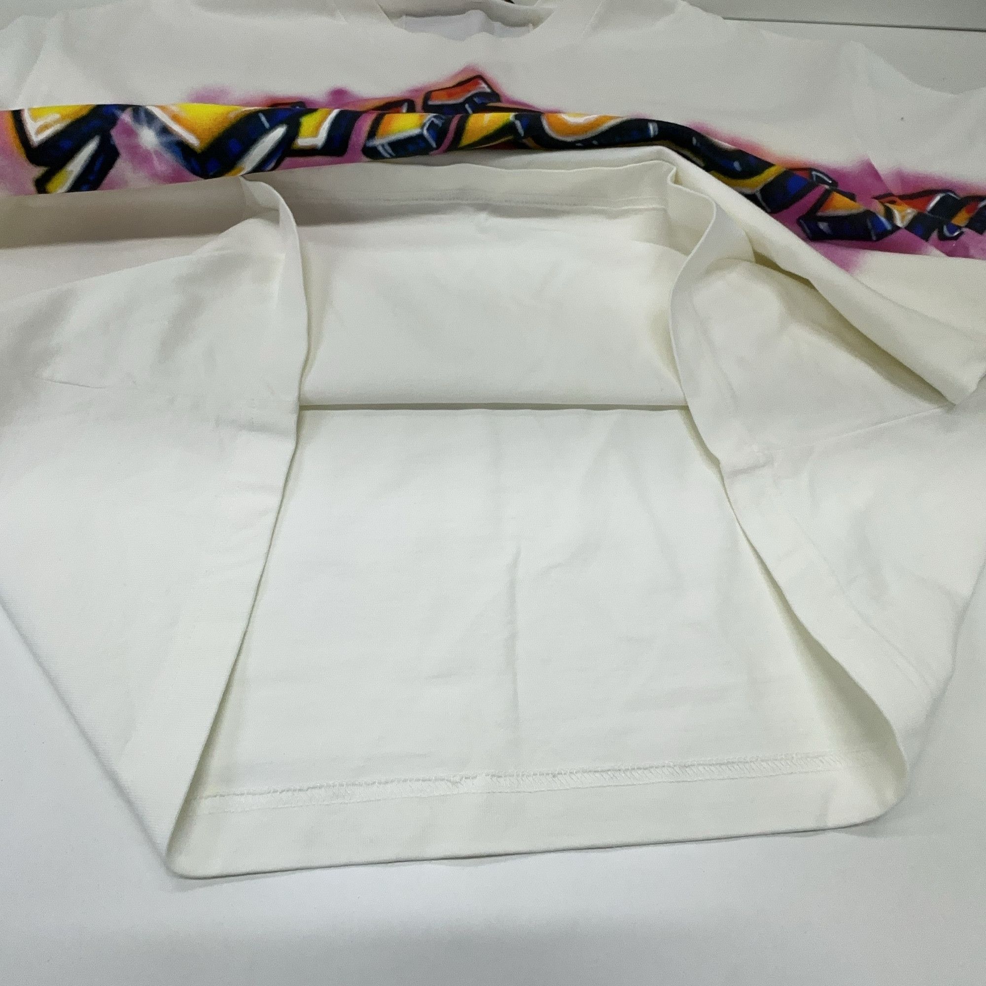 Louis Vuitton Louis Vuitton Graffiti Logo T-Shirt XL Size US XL / EU 56 / 4 - 8 Thumbnail