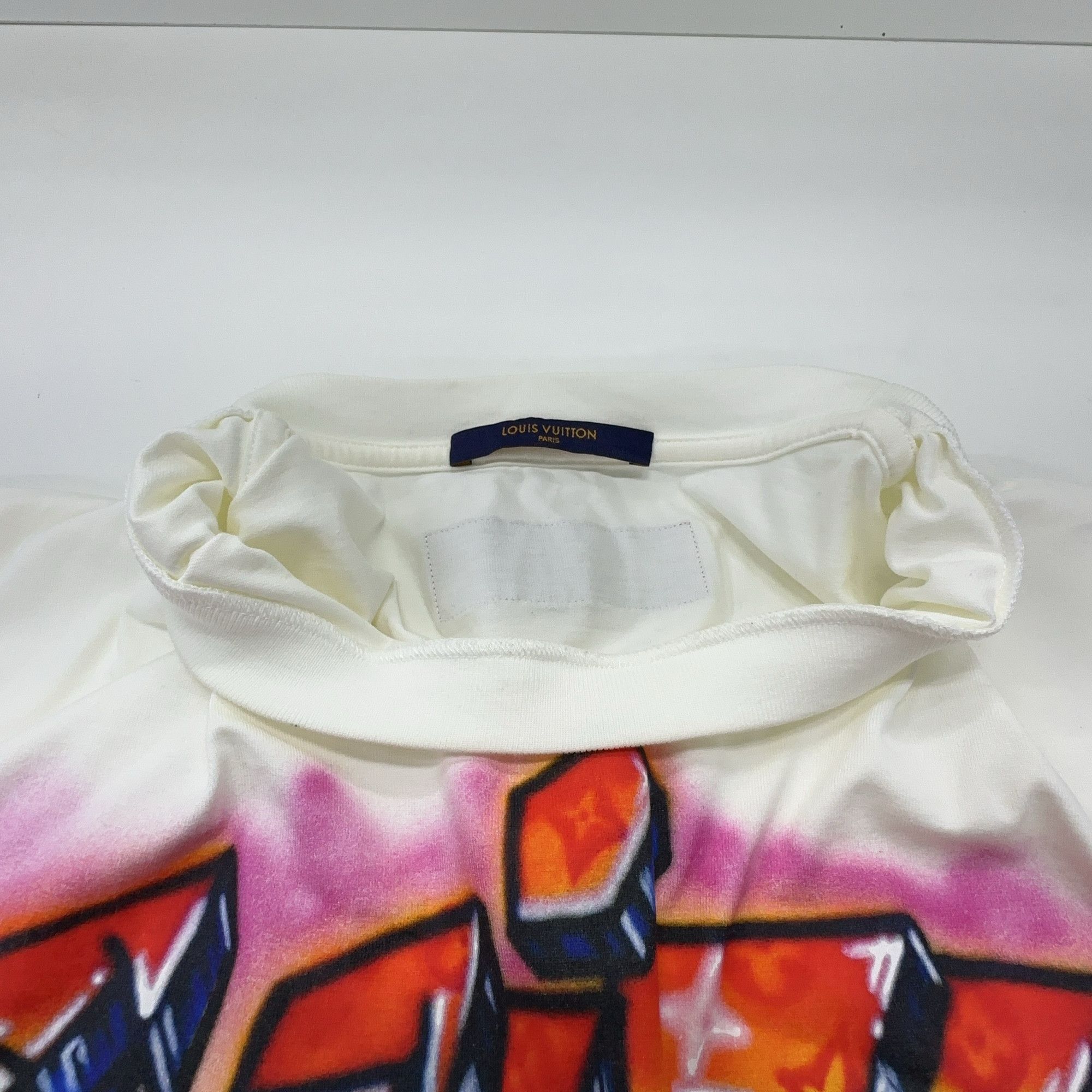 Louis Vuitton Louis Vuitton Graffiti Logo T-Shirt XL Size US XL / EU 56 / 4 - 5 Thumbnail