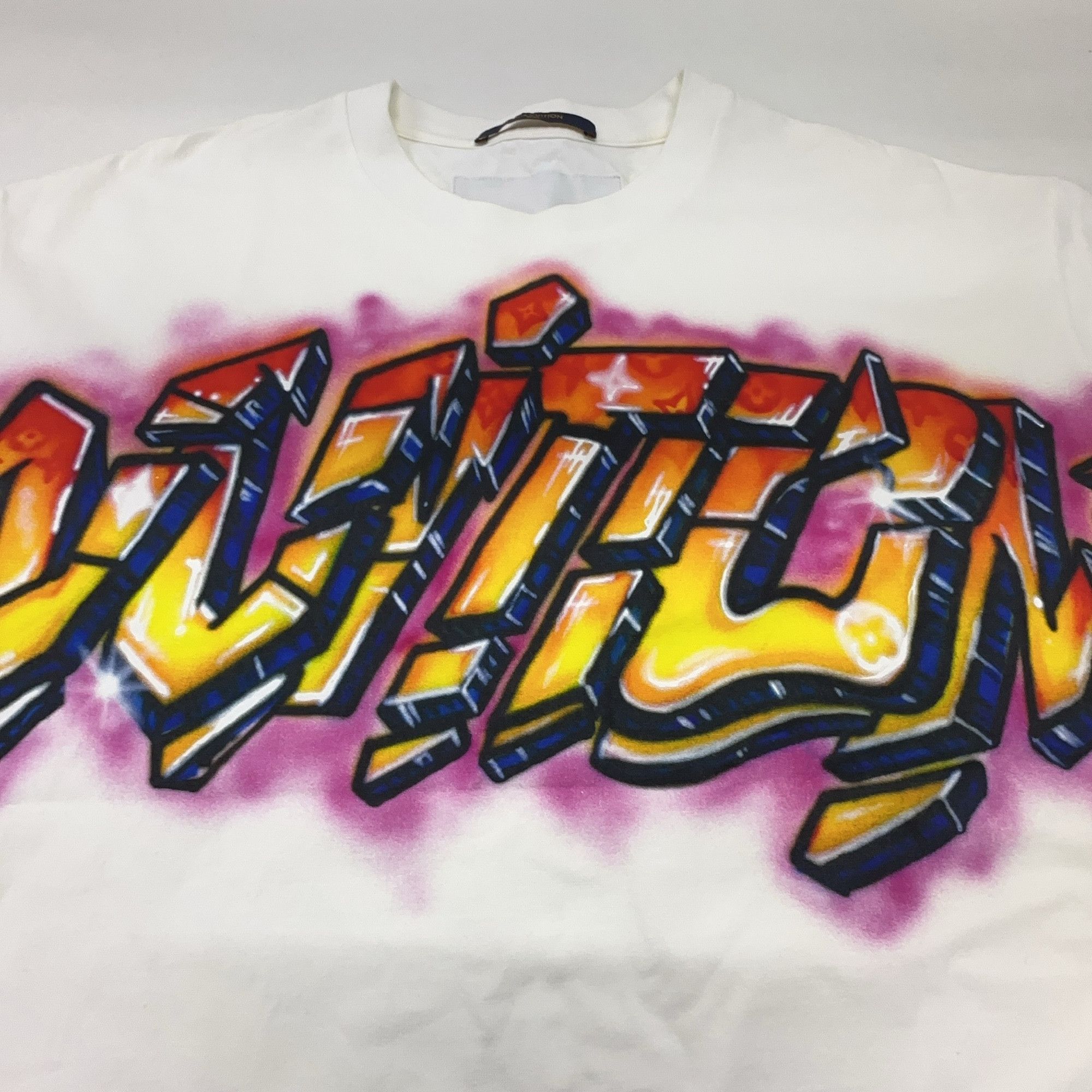 Louis Vuitton Louis Vuitton Graffiti Logo T-Shirt XL Size US XL / EU 56 / 4 - 6 Thumbnail