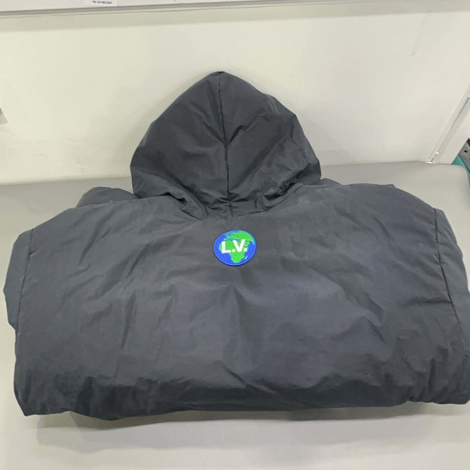 Louis Vuitton Louis Vuitton Hooded Earth Logo Padded Jacket 48 Size US M / EU 48-50 / 2 - 15 Thumbnail