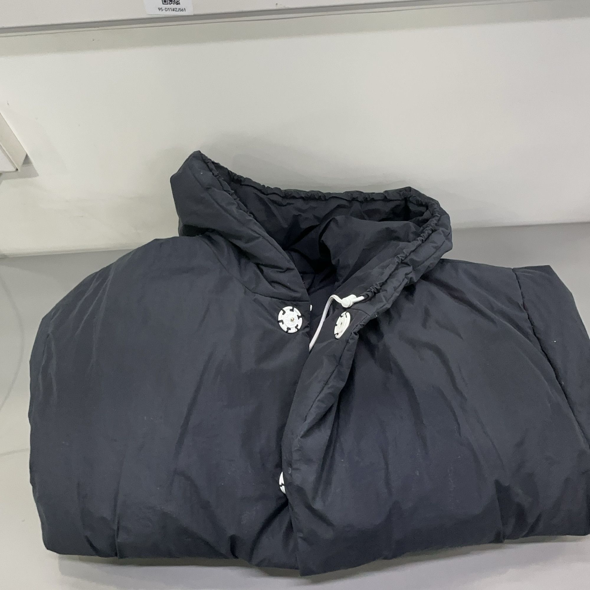 Louis Vuitton Louis Vuitton Hooded Earth Logo Padded Jacket 48 Size US M / EU 48-50 / 2 - 12 Thumbnail