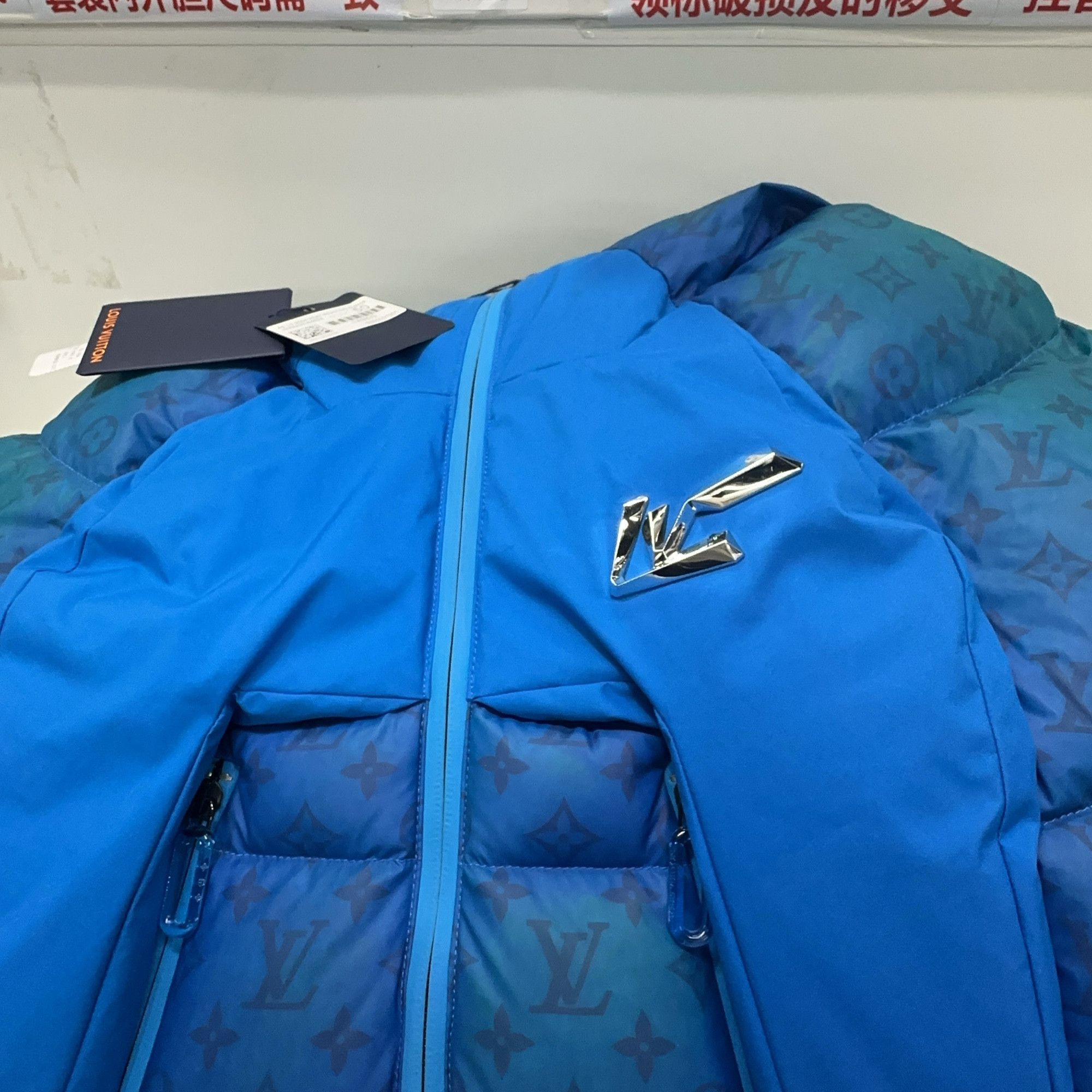 Louis Vuitton Louis Vuitton Monogram 2054 Down Jacket Size 50 Size US M / EU 48-50 / 2 - 9 Thumbnail