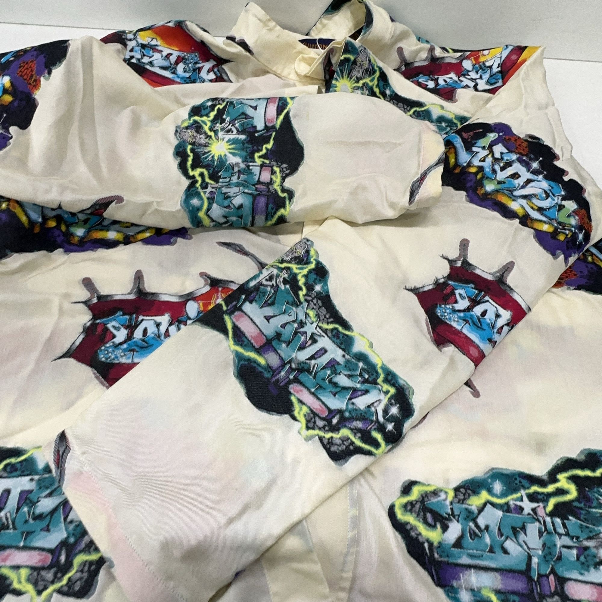 Louis Vuitton Louis Vuitton Graffiti Pyjama Shirt Size S Size US S / EU 44-46 / 1 - 9 Thumbnail
