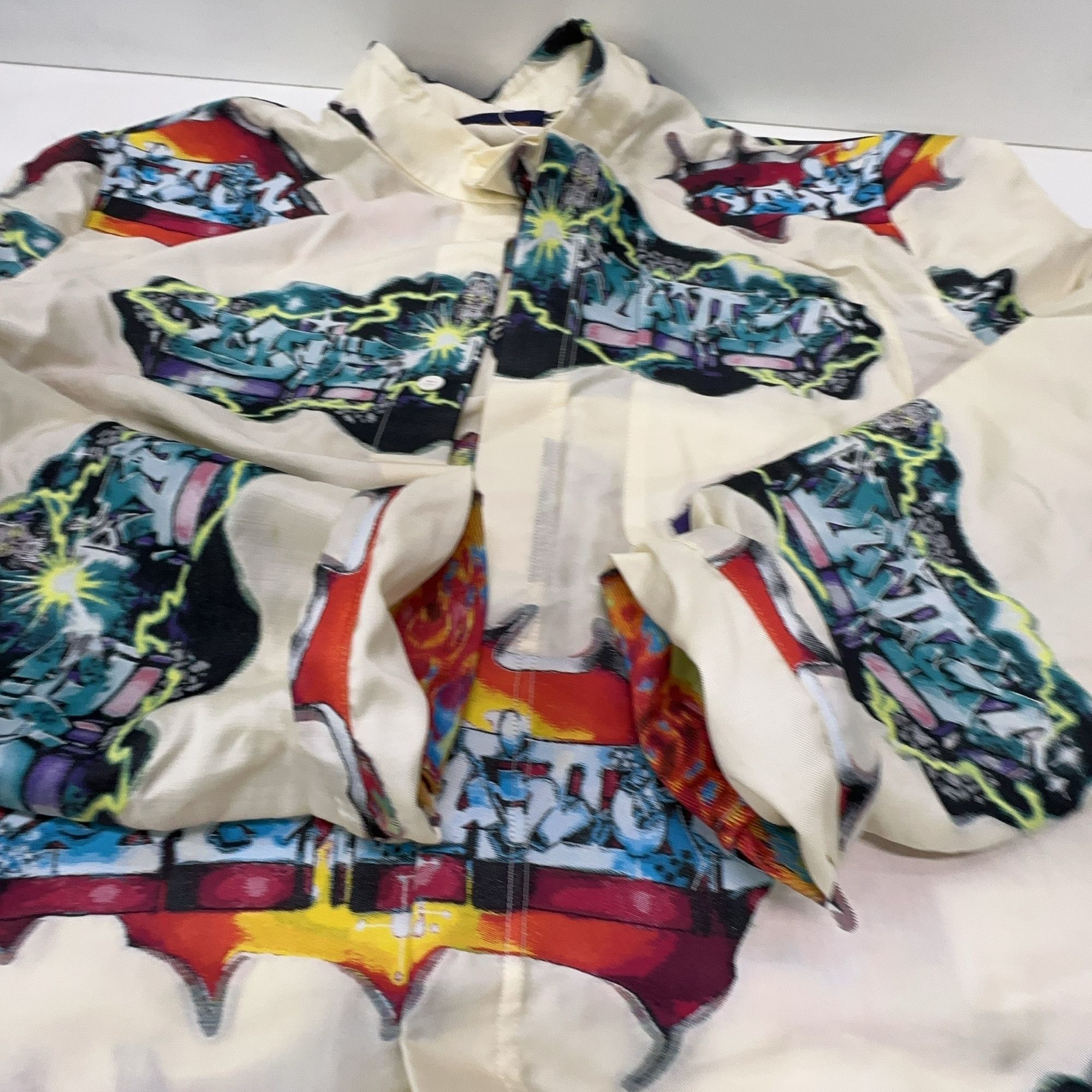 Louis Vuitton Louis Vuitton Graffiti Pyjama Shirt Size S Size US S / EU 44-46 / 1 - 8 Thumbnail