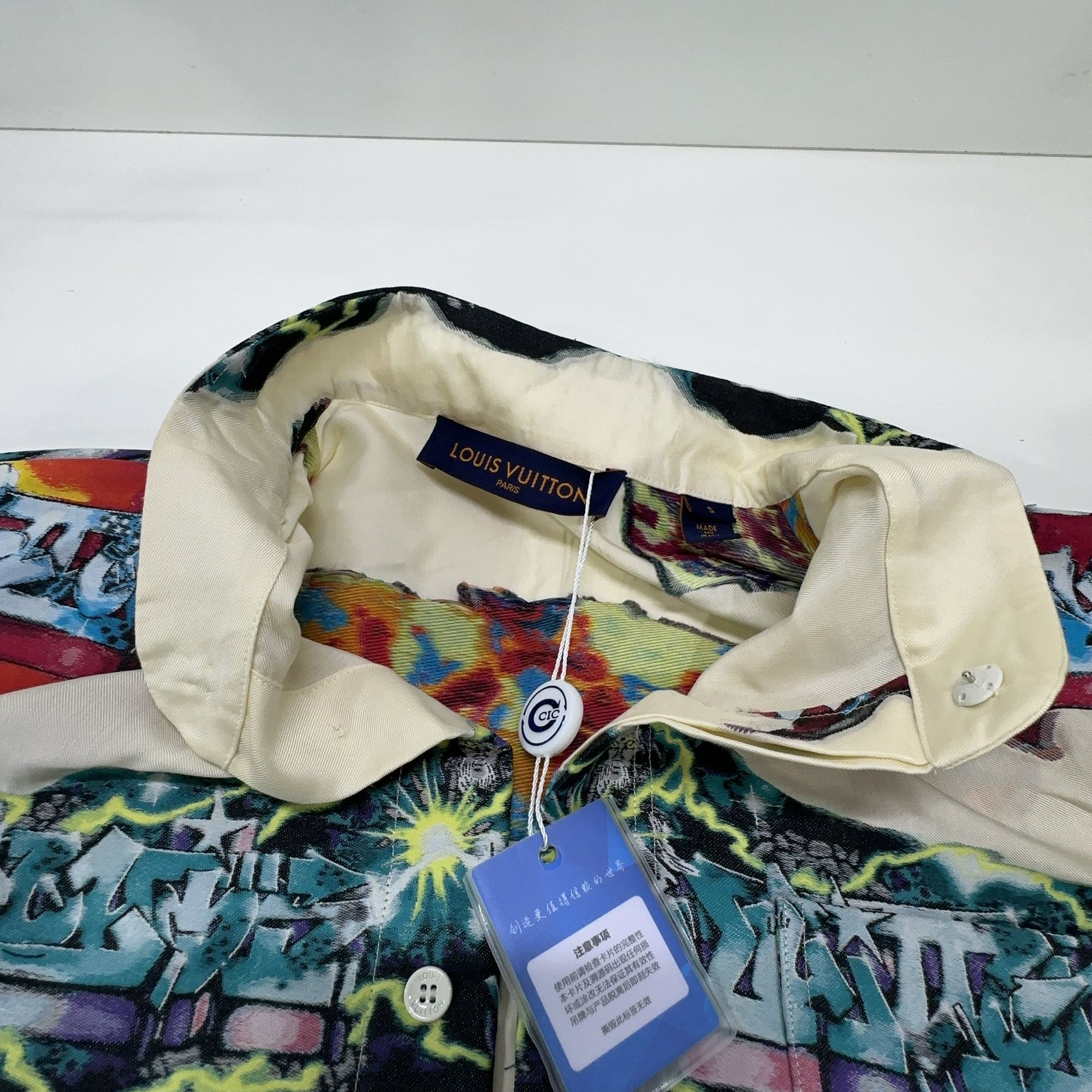 Louis Vuitton Louis Vuitton Graffiti Pyjama Shirt Size S Size US S / EU 44-46 / 1 - 7 Thumbnail