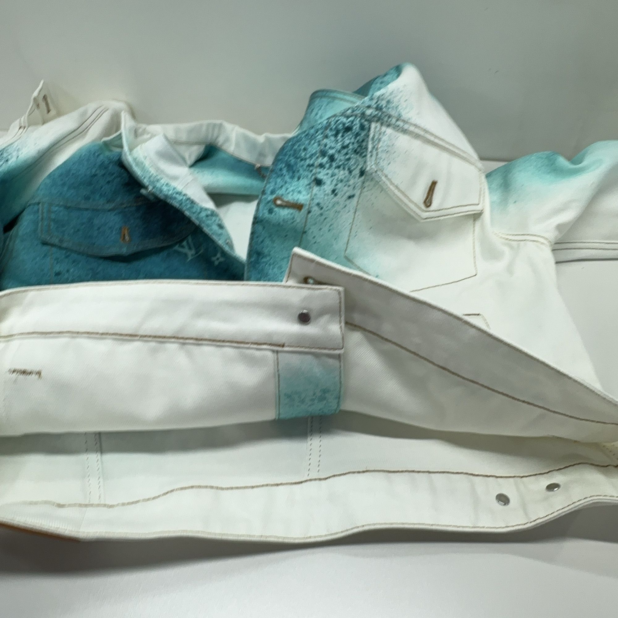 Louis Vuitton Louis Vuitton Spray Pattern Denim Jacket Size 52 Size US L / EU 52-54 / 3 - 8 Thumbnail