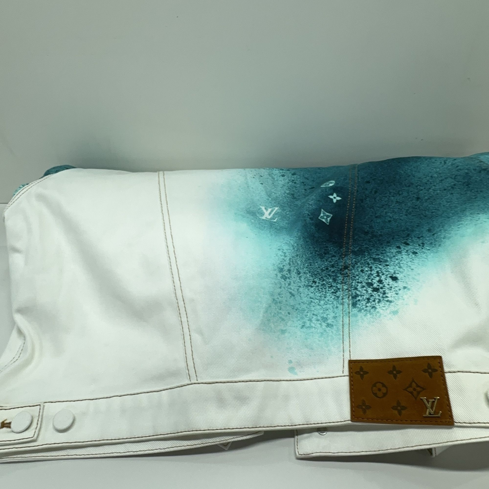 Louis Vuitton Louis Vuitton Spray Pattern Denim Jacket Size 52 Size US L / EU 52-54 / 3 - 7 Thumbnail