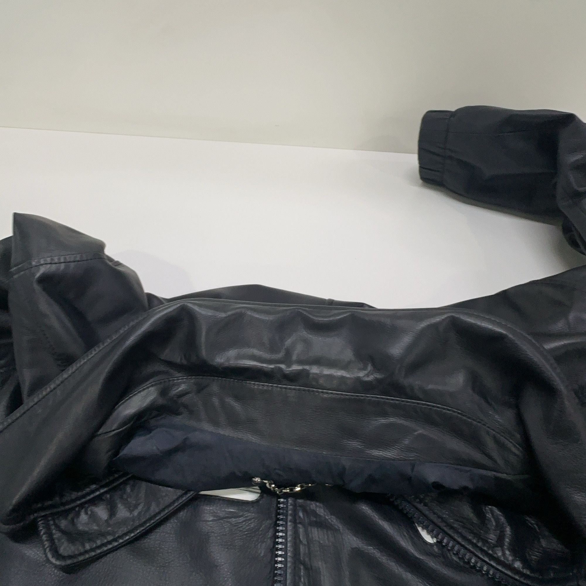 Louis Vuitton Louis Vuitton LV Zipper Leather Jacket 46 Size US S / EU 44-46 / 1 - 5 Thumbnail