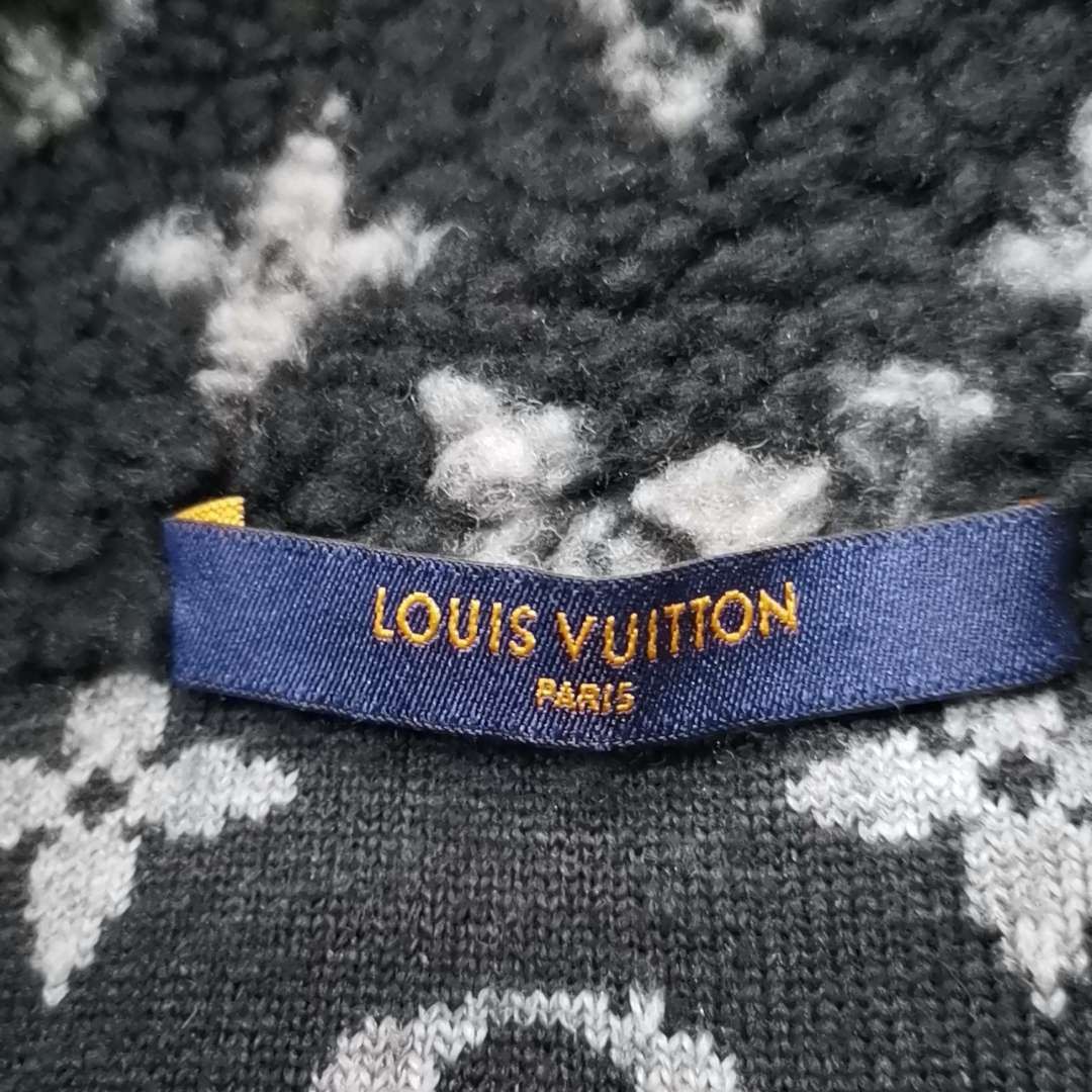 Louis Vuitton Louis Vuitton Monogram Fleece Zip Jacket S Size US S / EU 44-46 / 1 - 5 Thumbnail