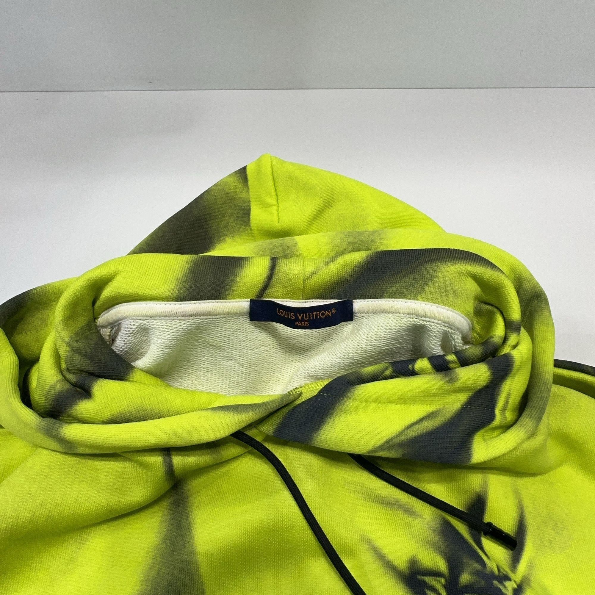 Louis Vuitton Louis Vuitton Spray Logo Print Hoodie Size S Size US S / EU 44-46 / 1 - 5 Thumbnail