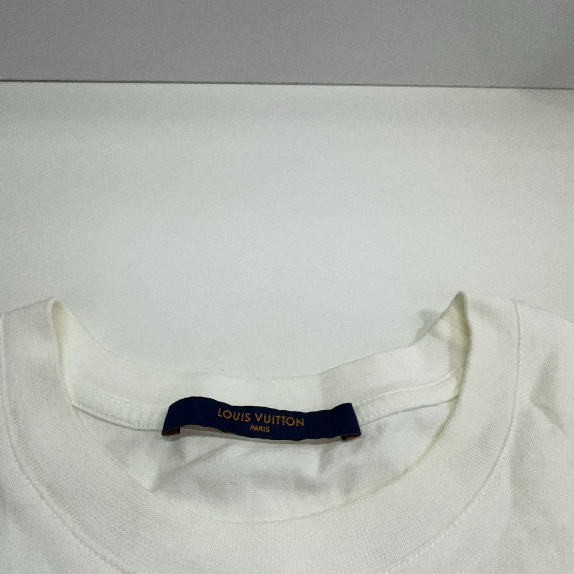 Louis Vuitton Louis Vuitton Tonal Logo T-Shirt Size L Size US L / EU 52-54 / 3 - 3 Thumbnail