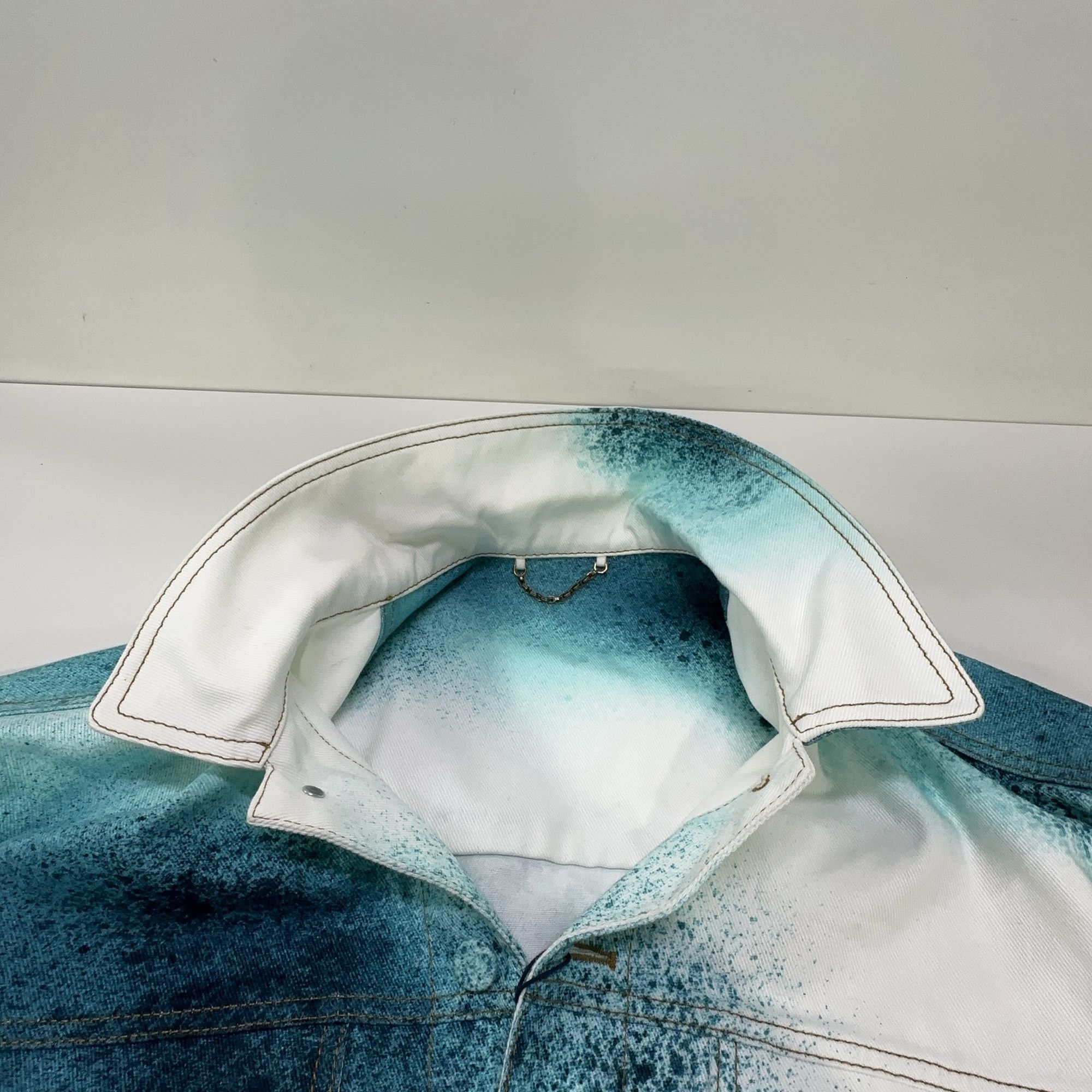 Louis Vuitton Louis Vuitton Spray Effect Denim Jacket 48 Size US M / EU 48-50 / 2 - 6 Thumbnail
