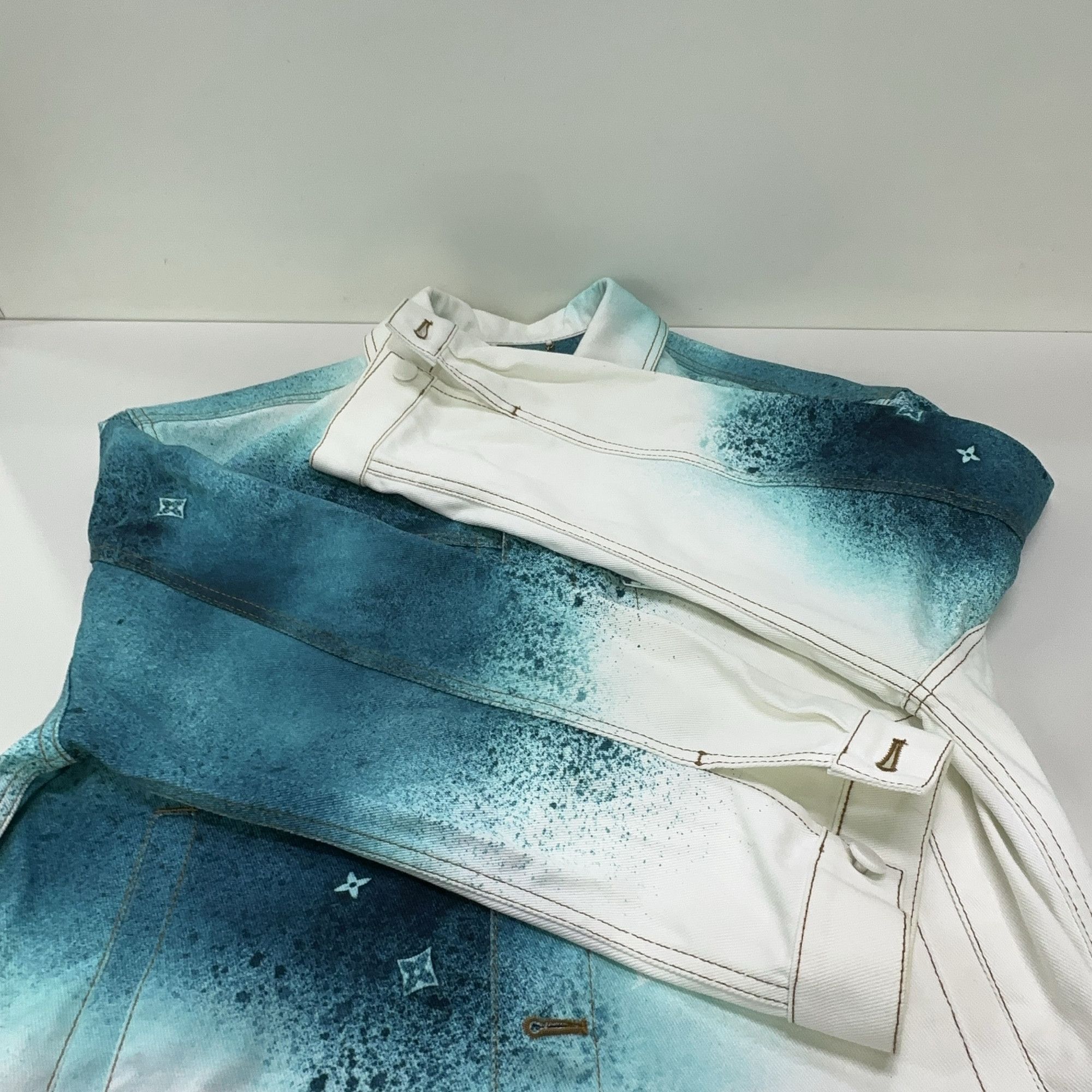 Louis Vuitton Louis Vuitton Spray Effect Denim Jacket 48 Size US M / EU 48-50 / 2 - 7 Thumbnail