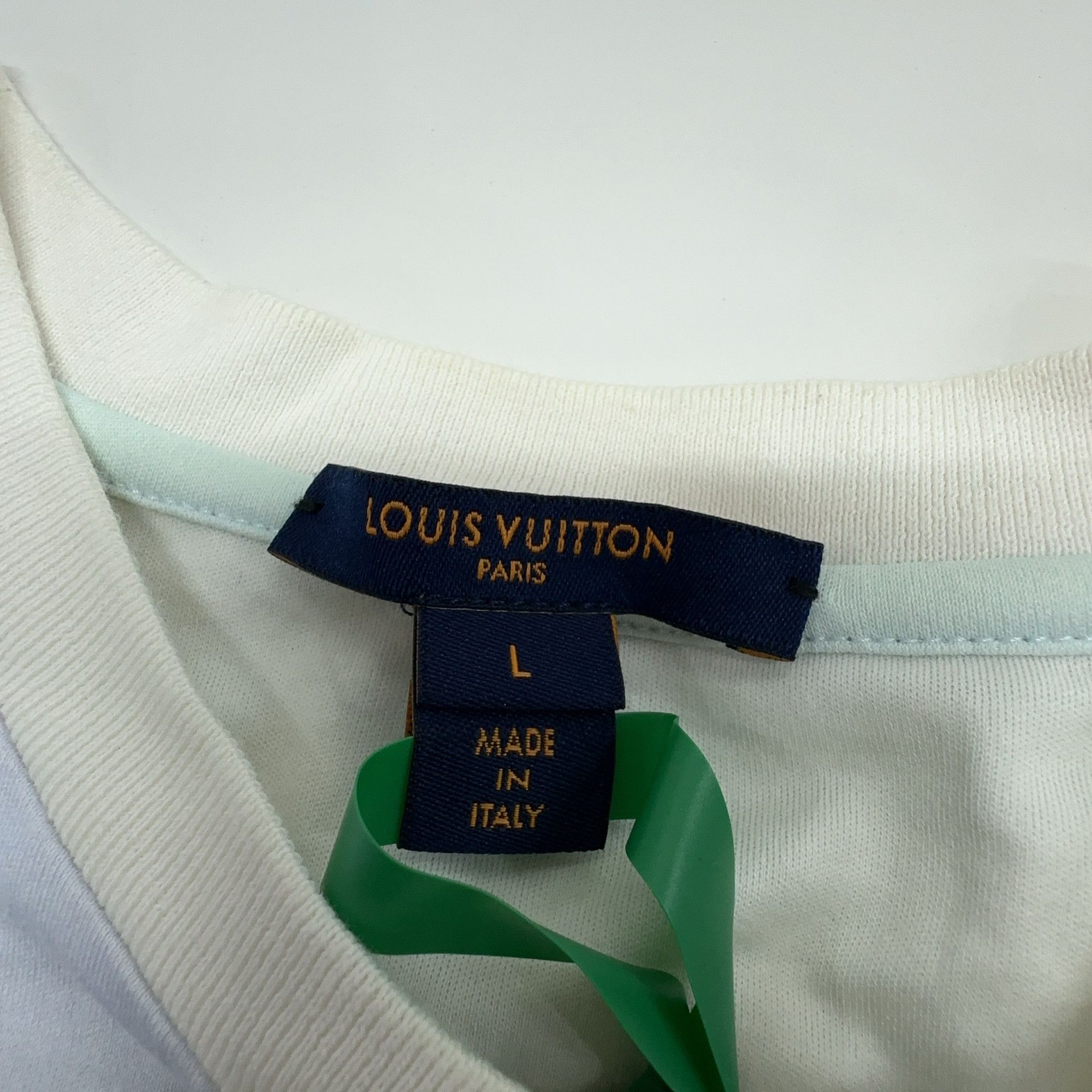 Louis Vuitton Louis Vuitton Gradient Logo Print T-Shirt Size L Size L / US 10 / IT 46 - 4 Thumbnail
