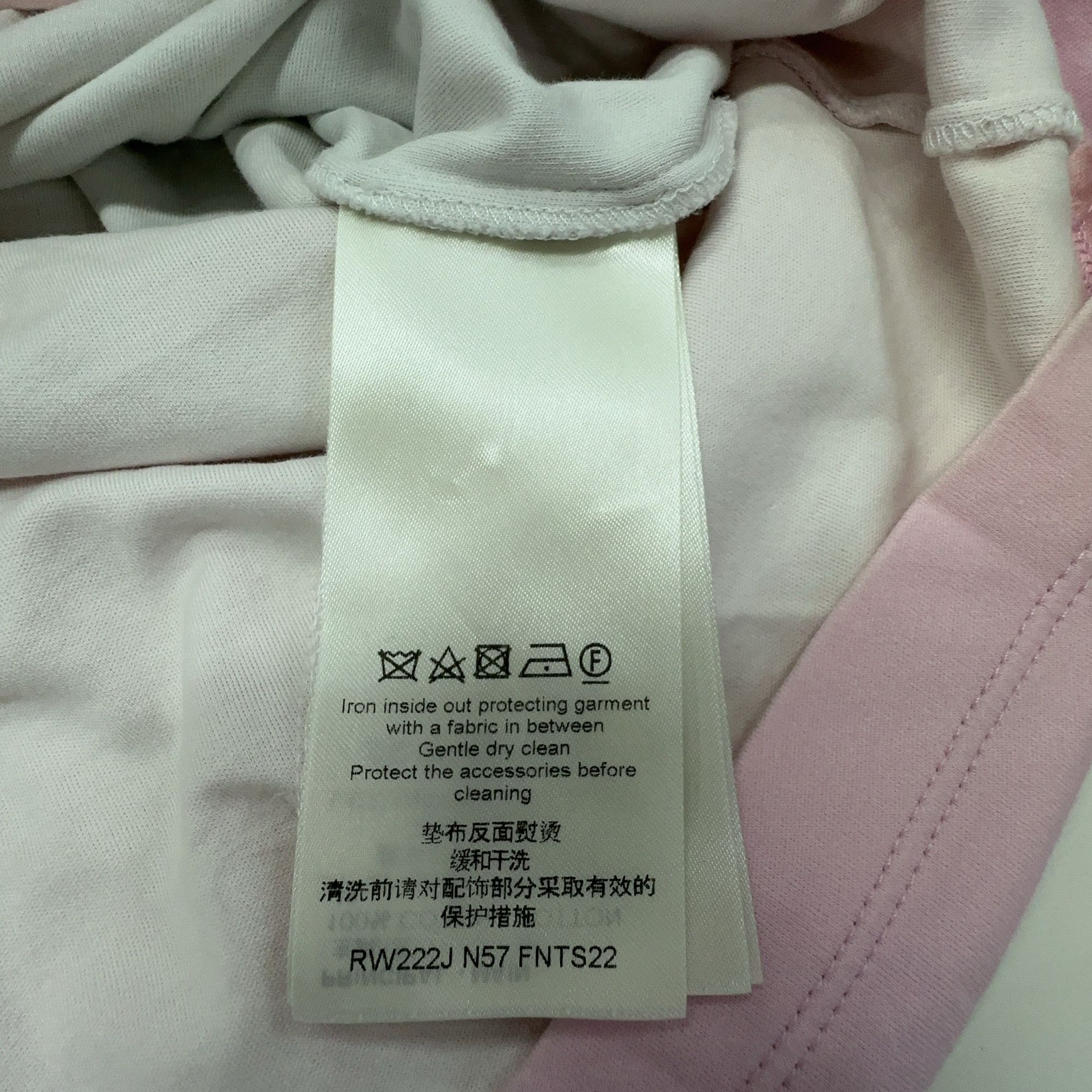 Louis Vuitton Louis Vuitton Gradient Logo Print T-Shirt Size L Size L / US 10 / IT 46 - 3 Thumbnail