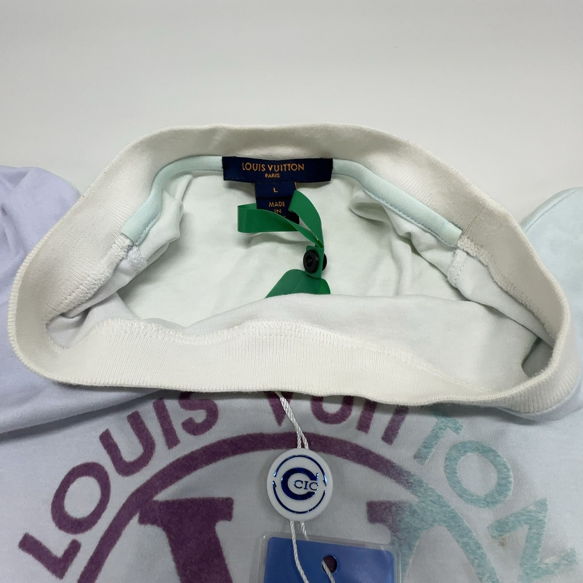 Louis Vuitton Louis Vuitton Gradient Logo Print T-Shirt Size L Size L / US 10 / IT 46 - 5 Thumbnail