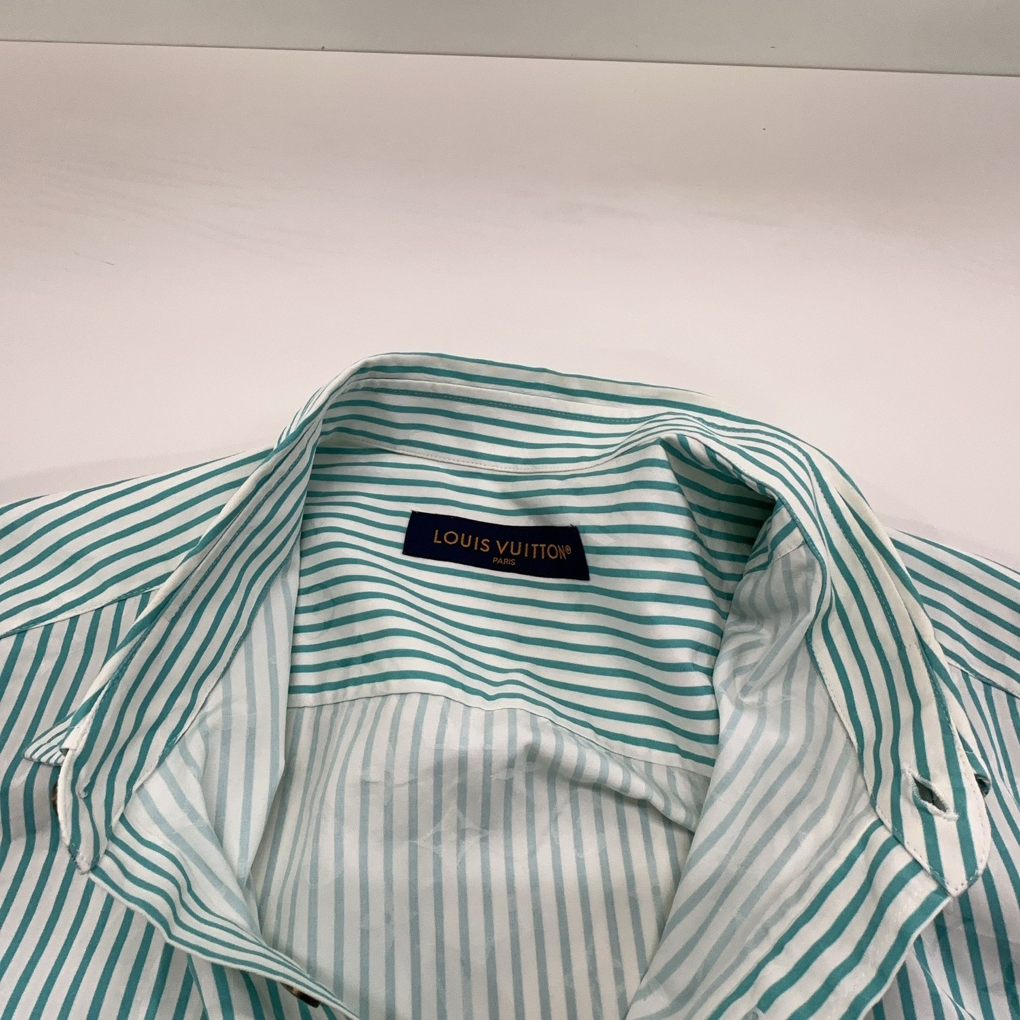 Louis Vuitton Louis Vuitton Striped Logo Patch Shirt M Size US M / EU 48-50 / 2 - 5 Thumbnail