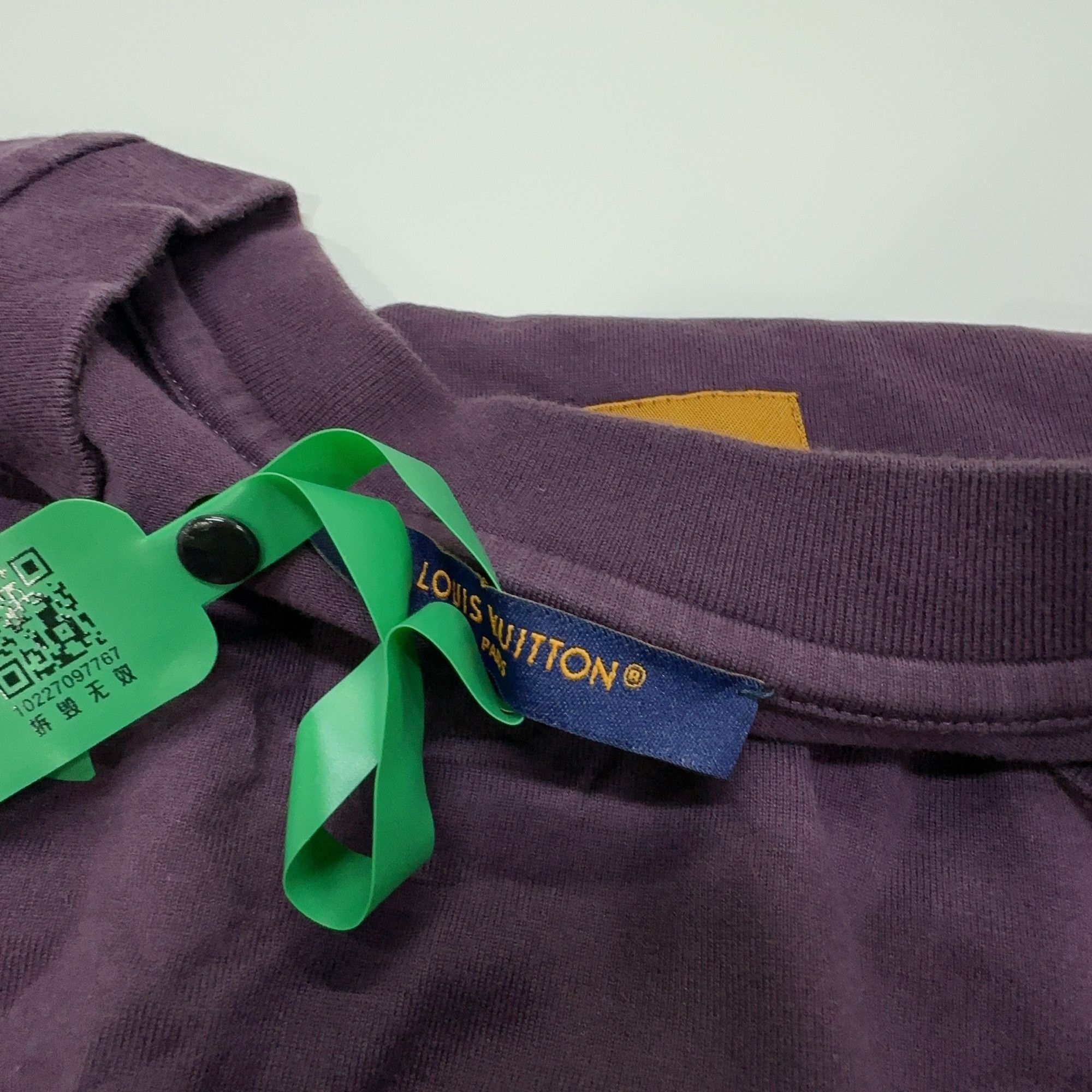 Louis Vuitton Louis Vuitton Embossed Logo T-Shirt XL Size US XL / EU 56 / 4 - 4 Thumbnail