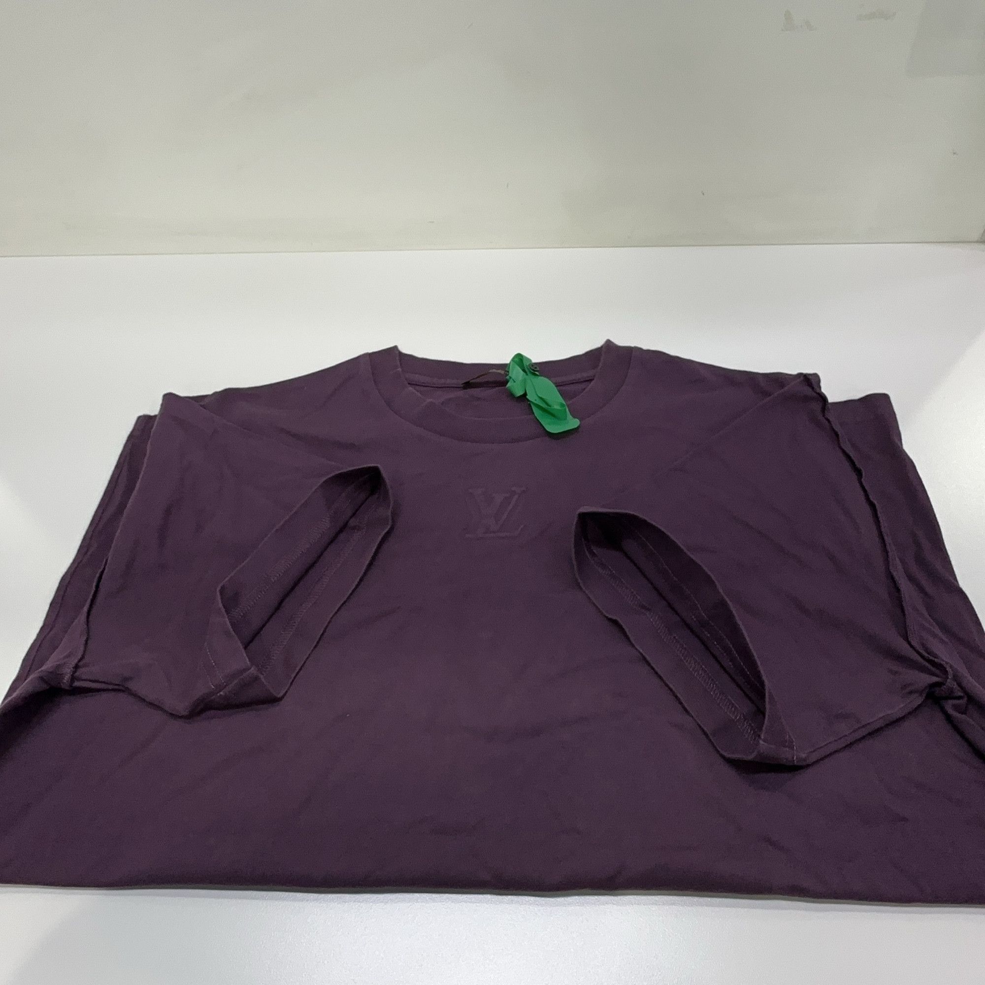 Louis Vuitton Louis Vuitton Embossed Logo T-Shirt XL Size US XL / EU 56 / 4 - 6 Thumbnail