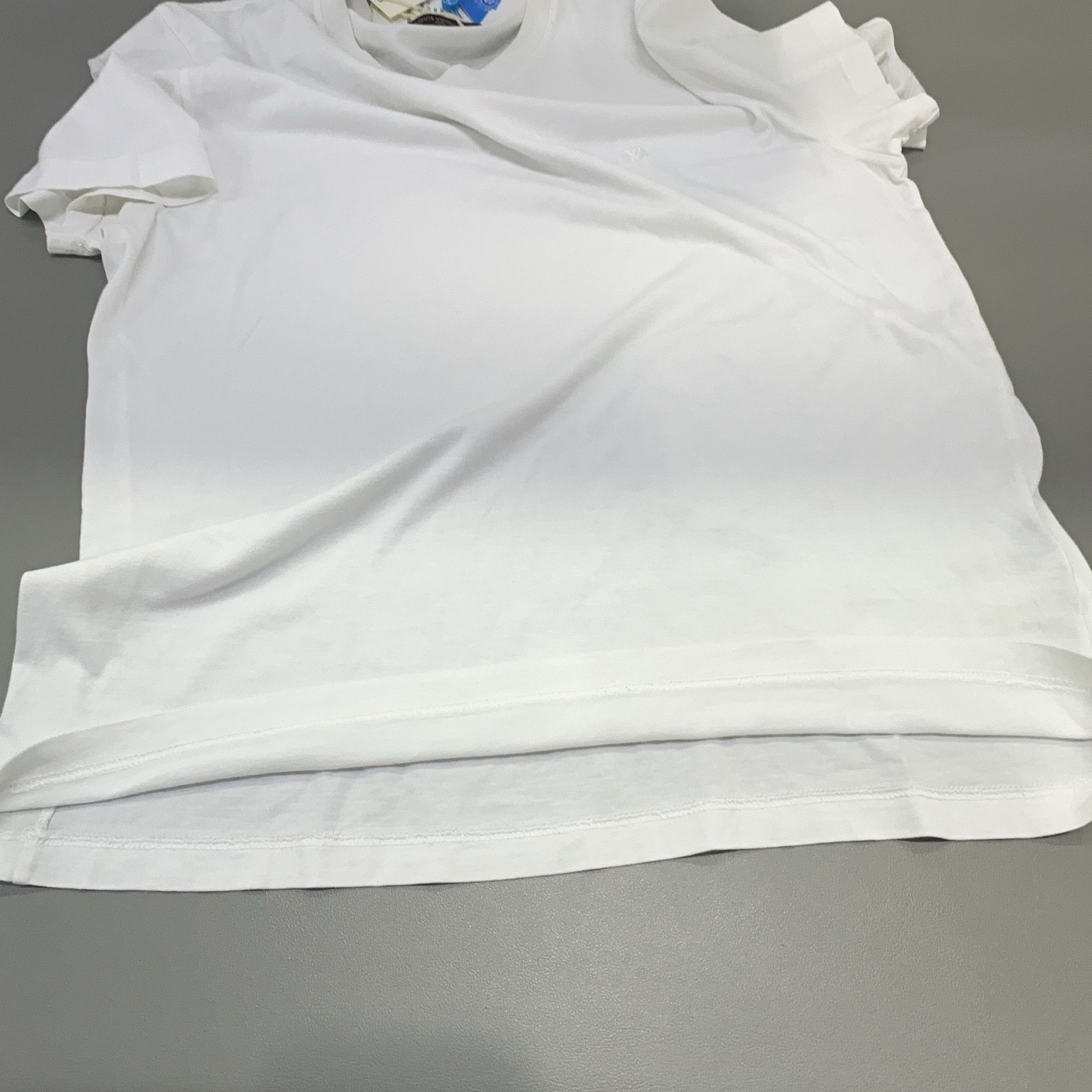 Louis Vuitton Louis Vuitton Embroidered Logo White T-Shirt M Size US M / EU 48-50 / 2 - 9 Thumbnail