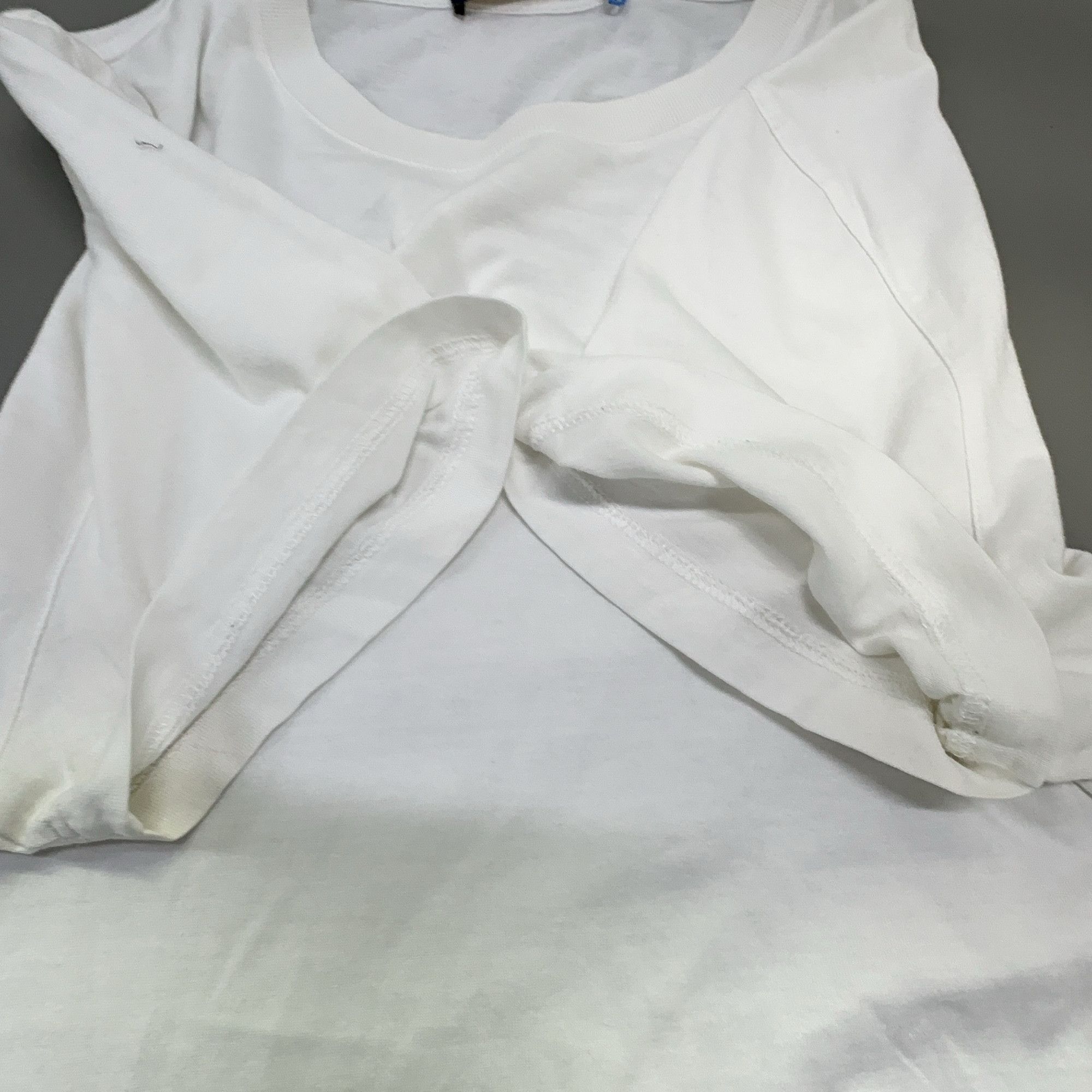Louis Vuitton Louis Vuitton Embroidered Logo White T-Shirt M Size US M / EU 48-50 / 2 - 8 Thumbnail