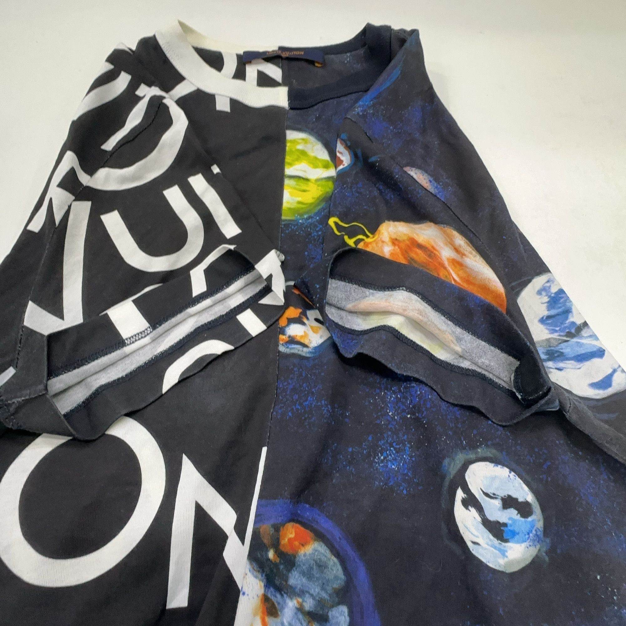 Louis Vuitton Louis Vuitton Galaxy Split Logo T-Shirt XS Size US XS / EU 42 / 0 - 7 Thumbnail