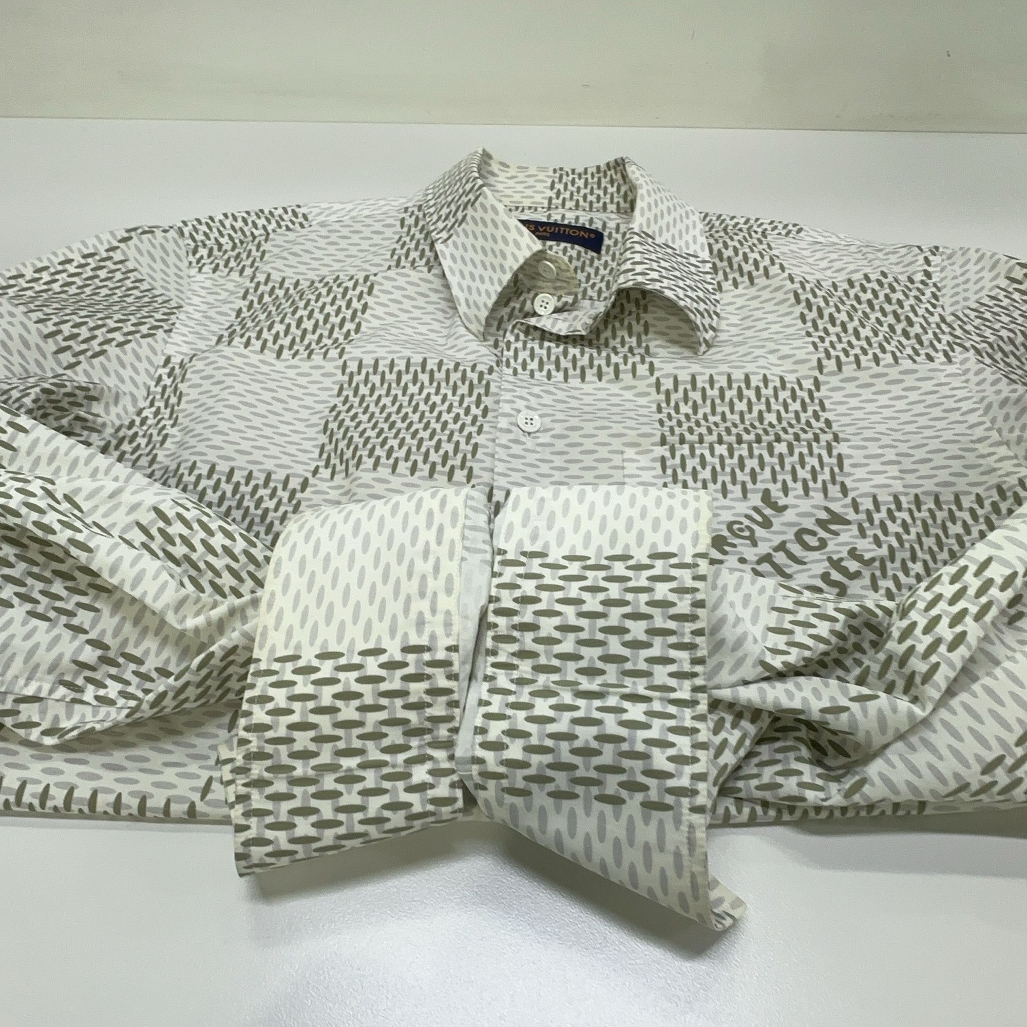 Louis Vuitton Louis Vuitton Damier Script Print Shirt Size L Size US L / EU 52-54 / 3 - 8 Thumbnail