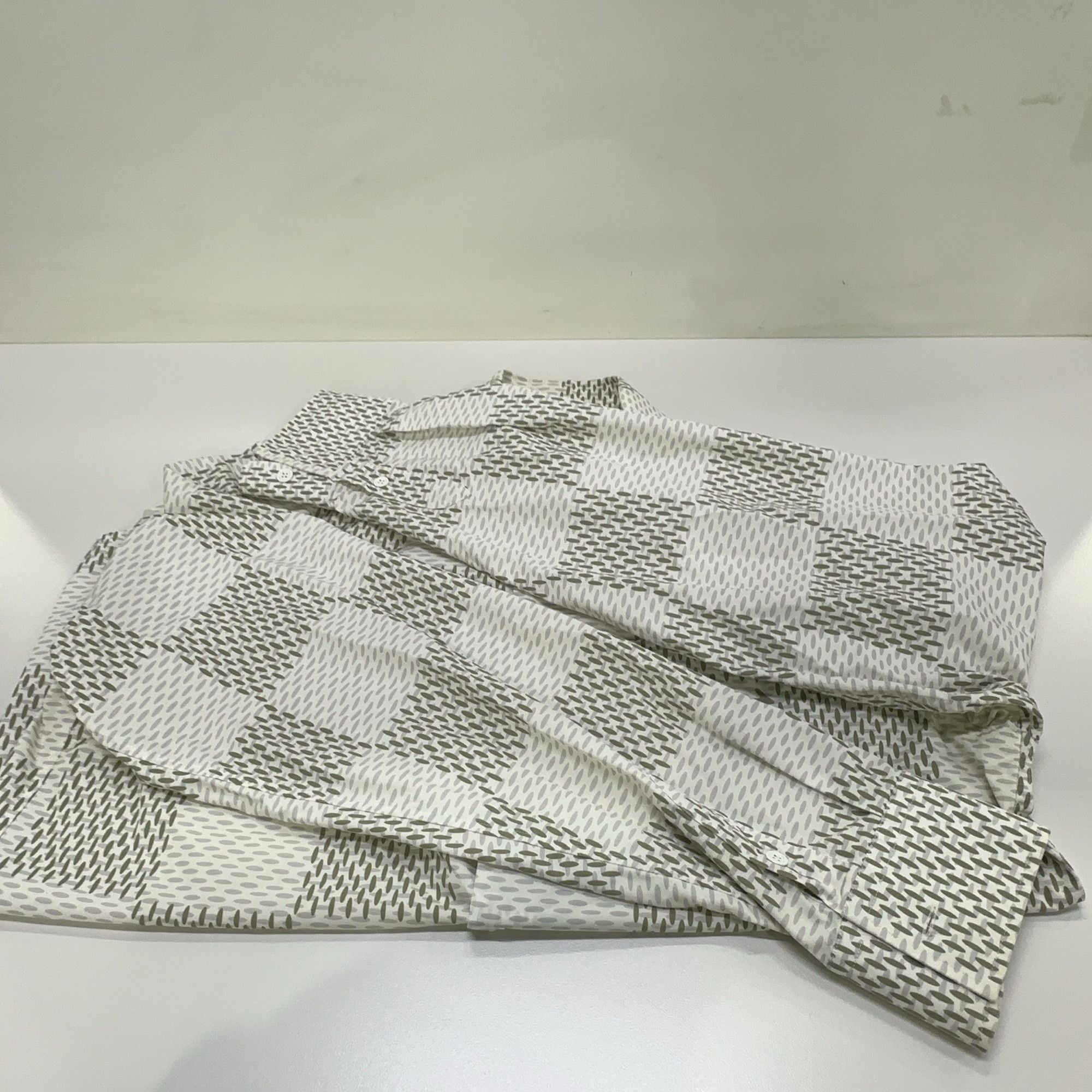 Louis Vuitton Louis Vuitton Damier Script Print Shirt Size L Size US L / EU 52-54 / 3 - 7 Thumbnail