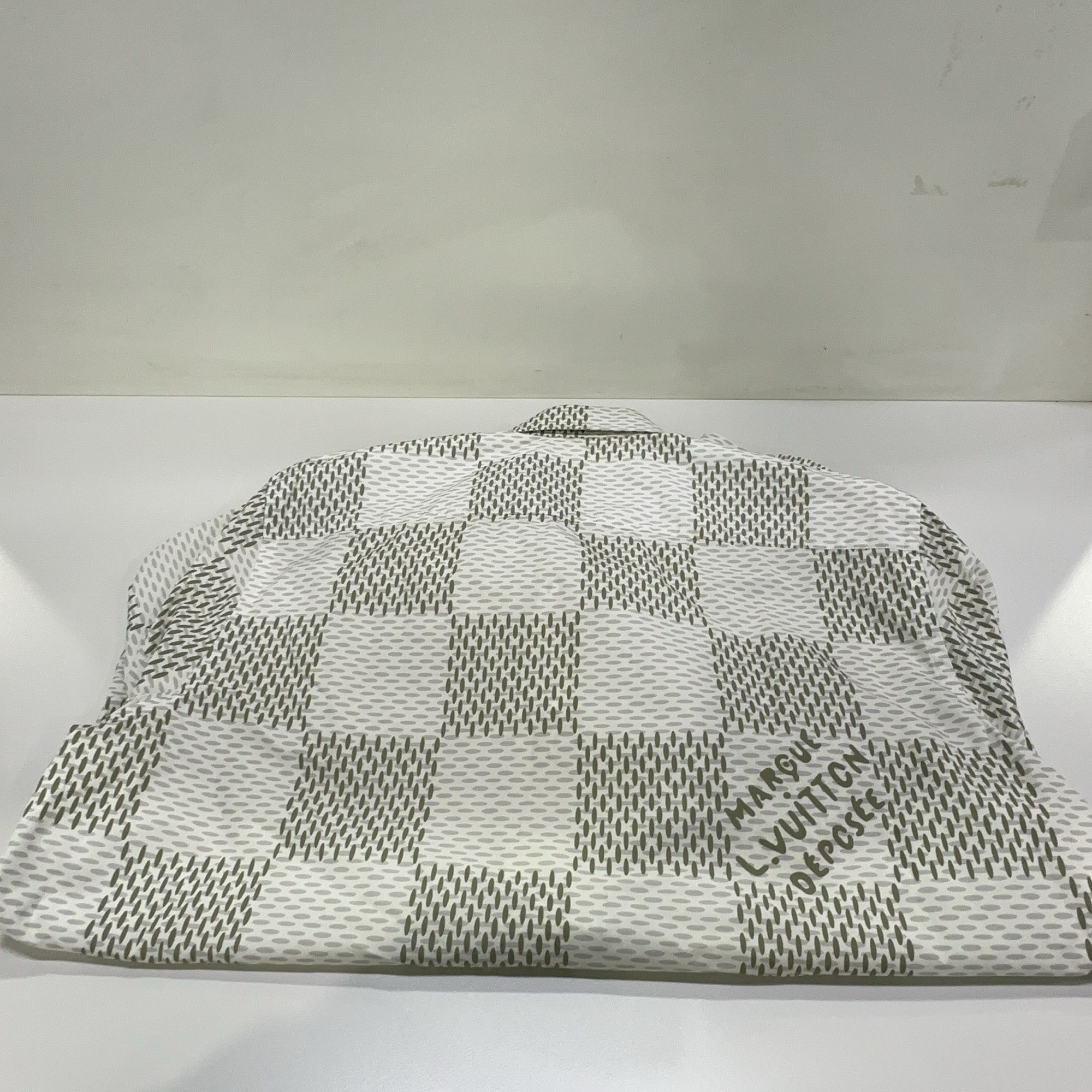 Louis Vuitton Louis Vuitton Damier Script Print Shirt Size L Size US L / EU 52-54 / 3 - 11 Thumbnail
