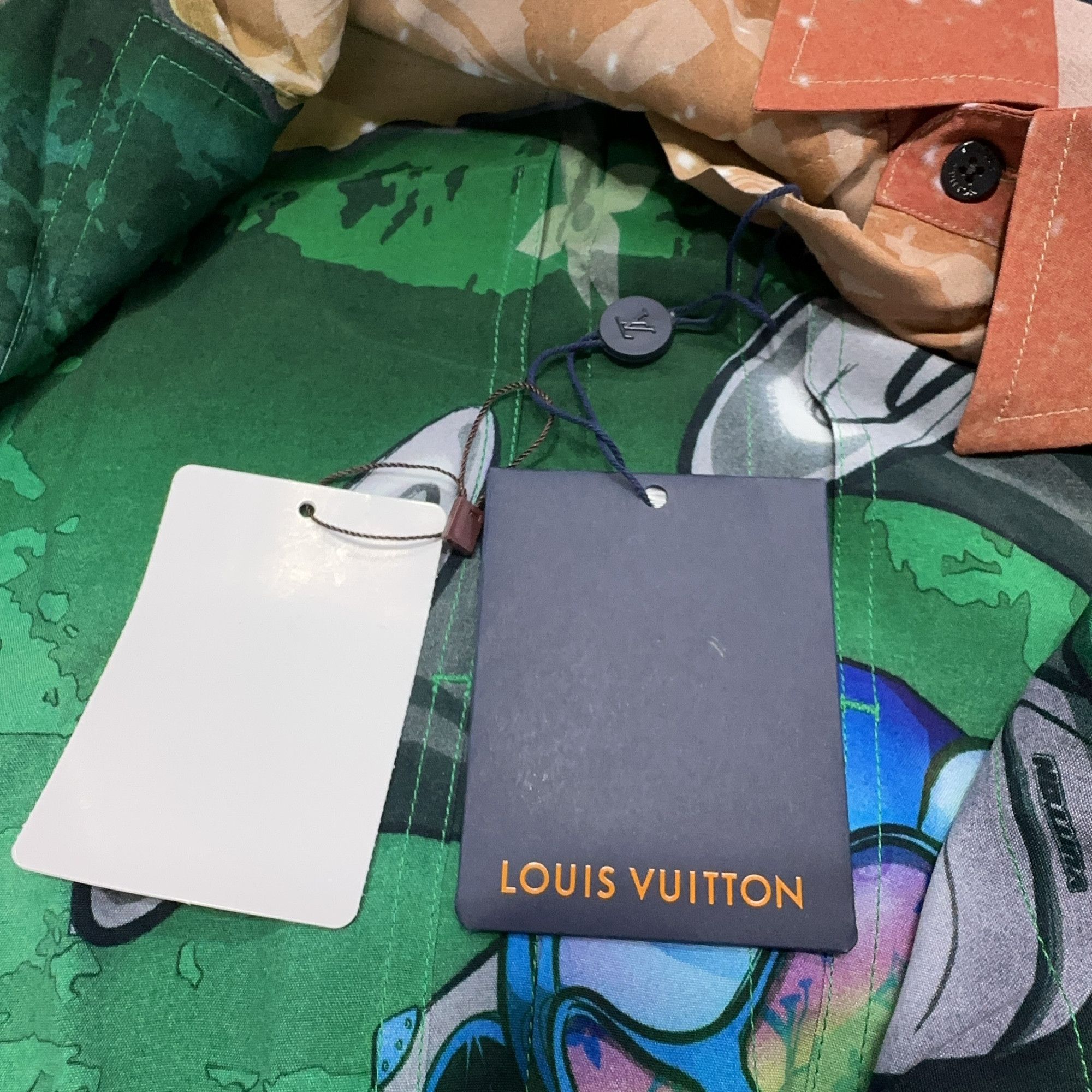 Louis Vuitton Louis Vuitton Cartoon Print Viscose Shirt Size M Size US M / EU 48-50 / 2 - 5 Thumbnail