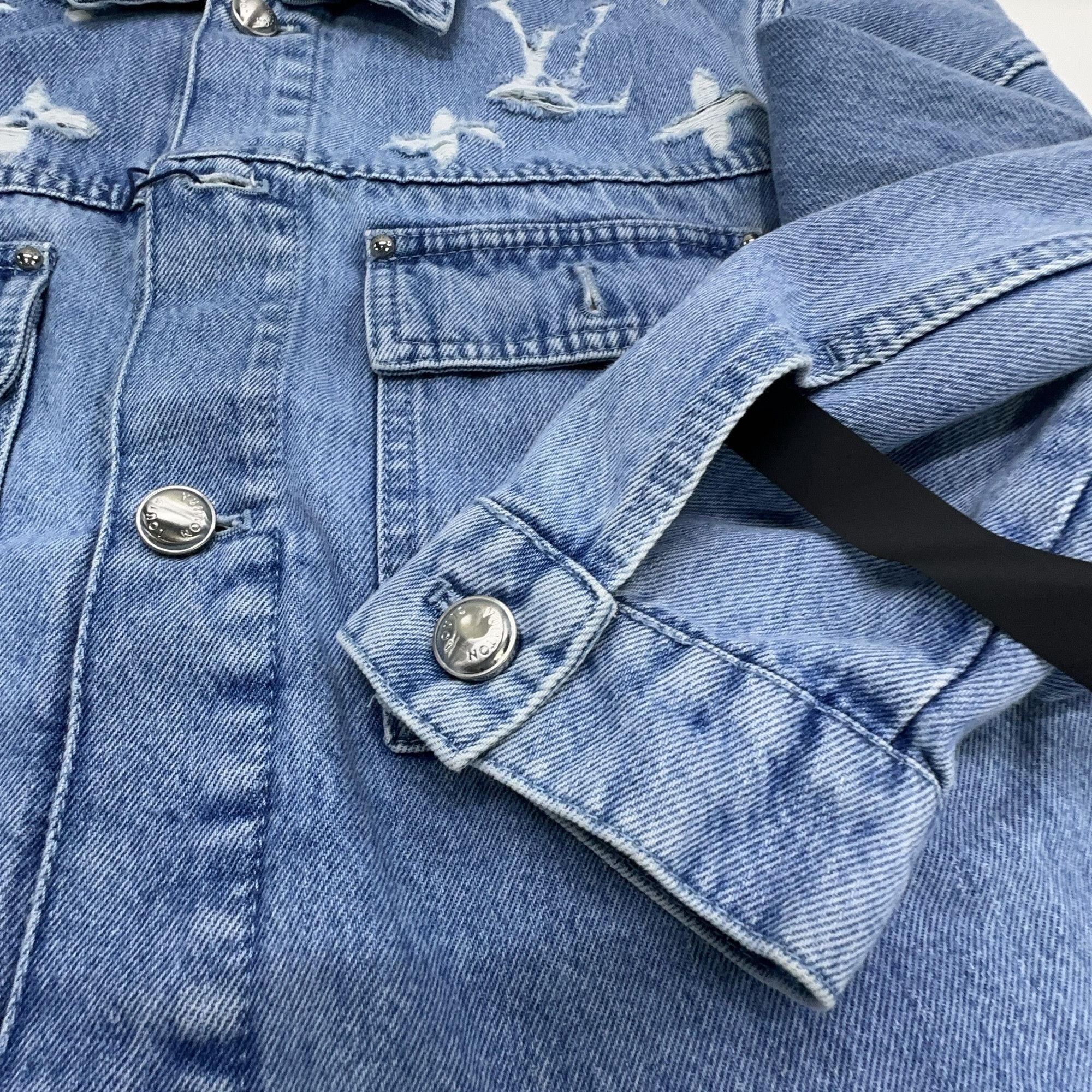 Louis Vuitton Louis Vuitton Distressed Logo Denim Jacket 50 Size US M / EU 48-50 / 2 - 6 Thumbnail