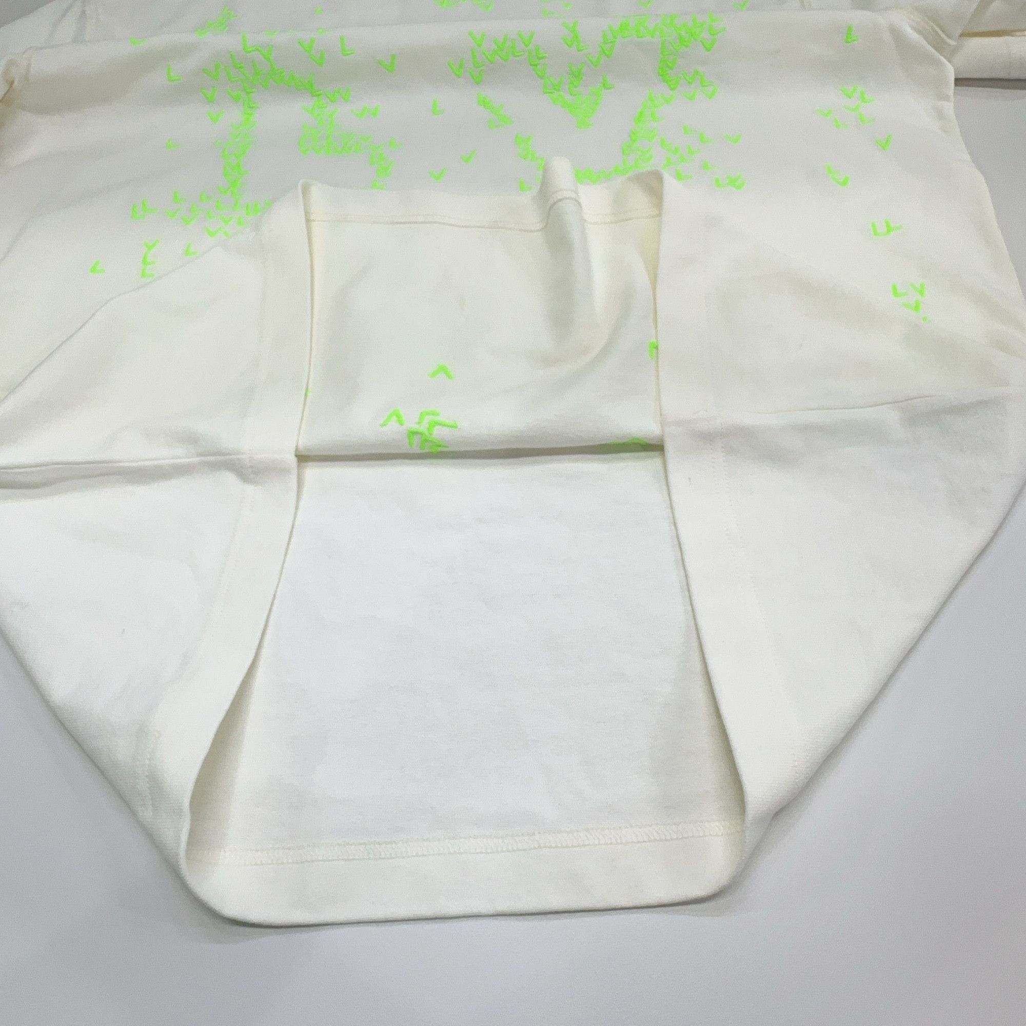 Louis Vuitton Louis Vuitton Neon LV Logo T-Shirt XL Size US XL / EU 56 / 4 - 8 Thumbnail