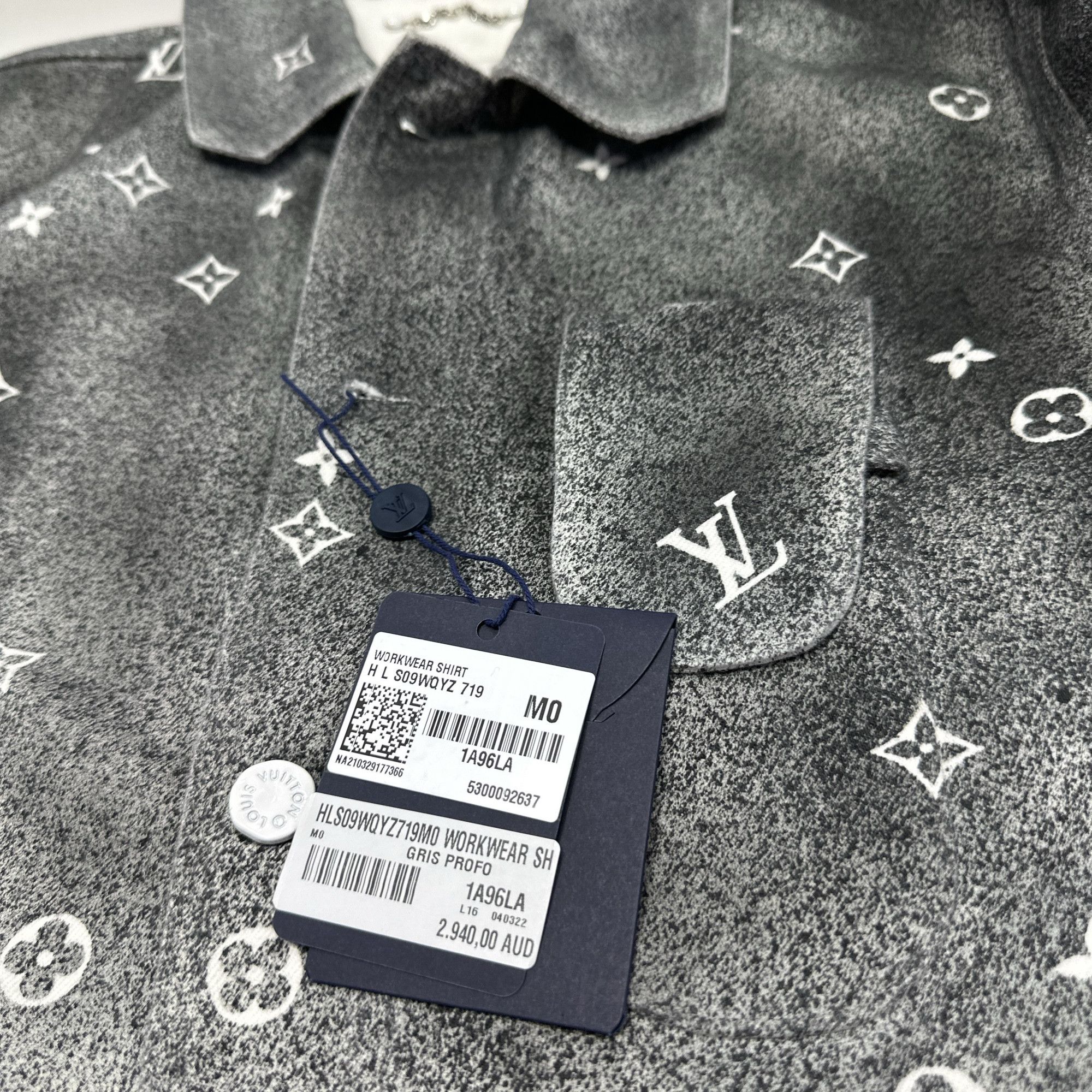 Louis Vuitton Louis Vuitton Gradient Monogram Workwear Shirt Size M Size US M / EU 48-50 / 2 - 3 Thumbnail