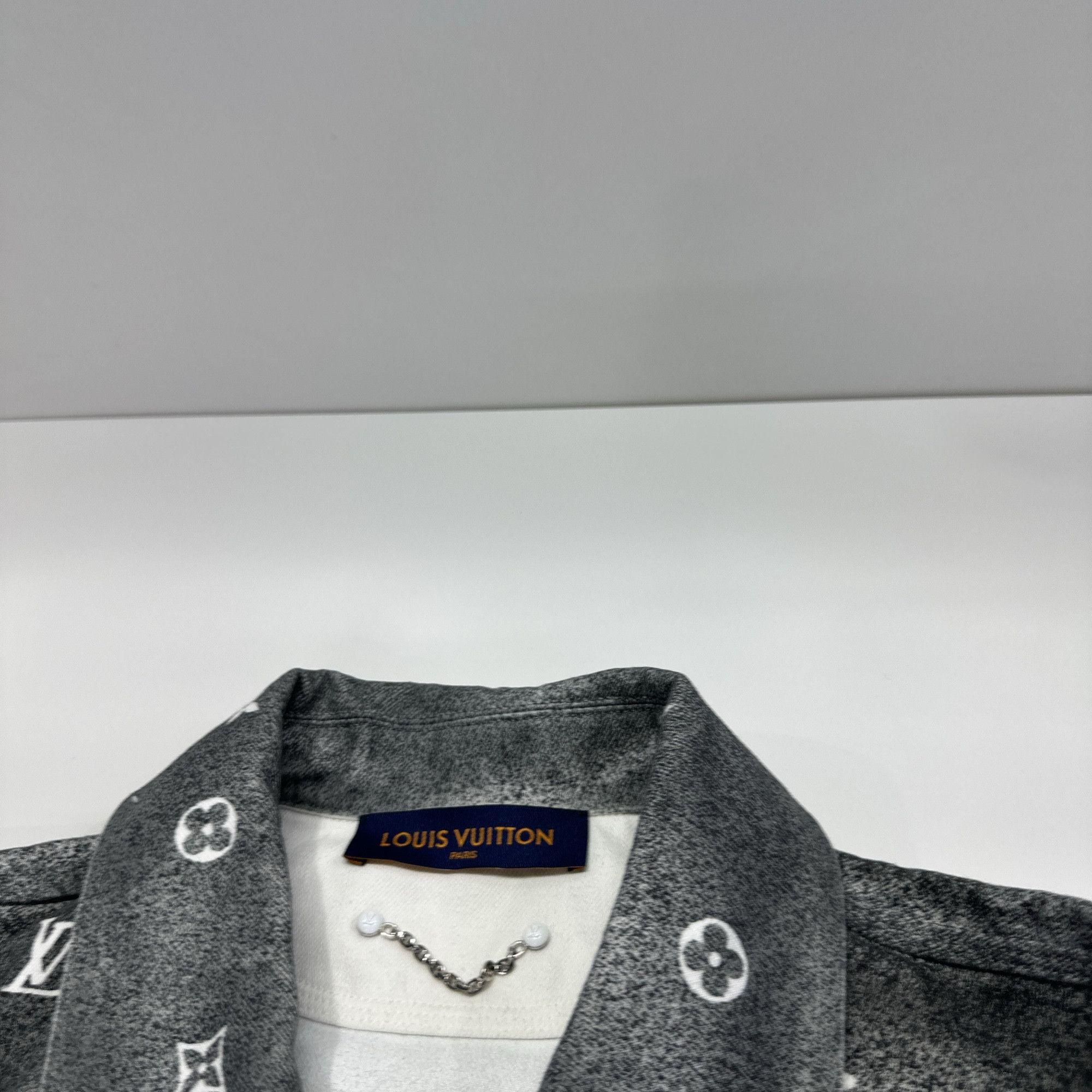 Louis Vuitton Louis Vuitton Gradient Monogram Workwear Shirt Size M Size US M / EU 48-50 / 2 - 4 Thumbnail