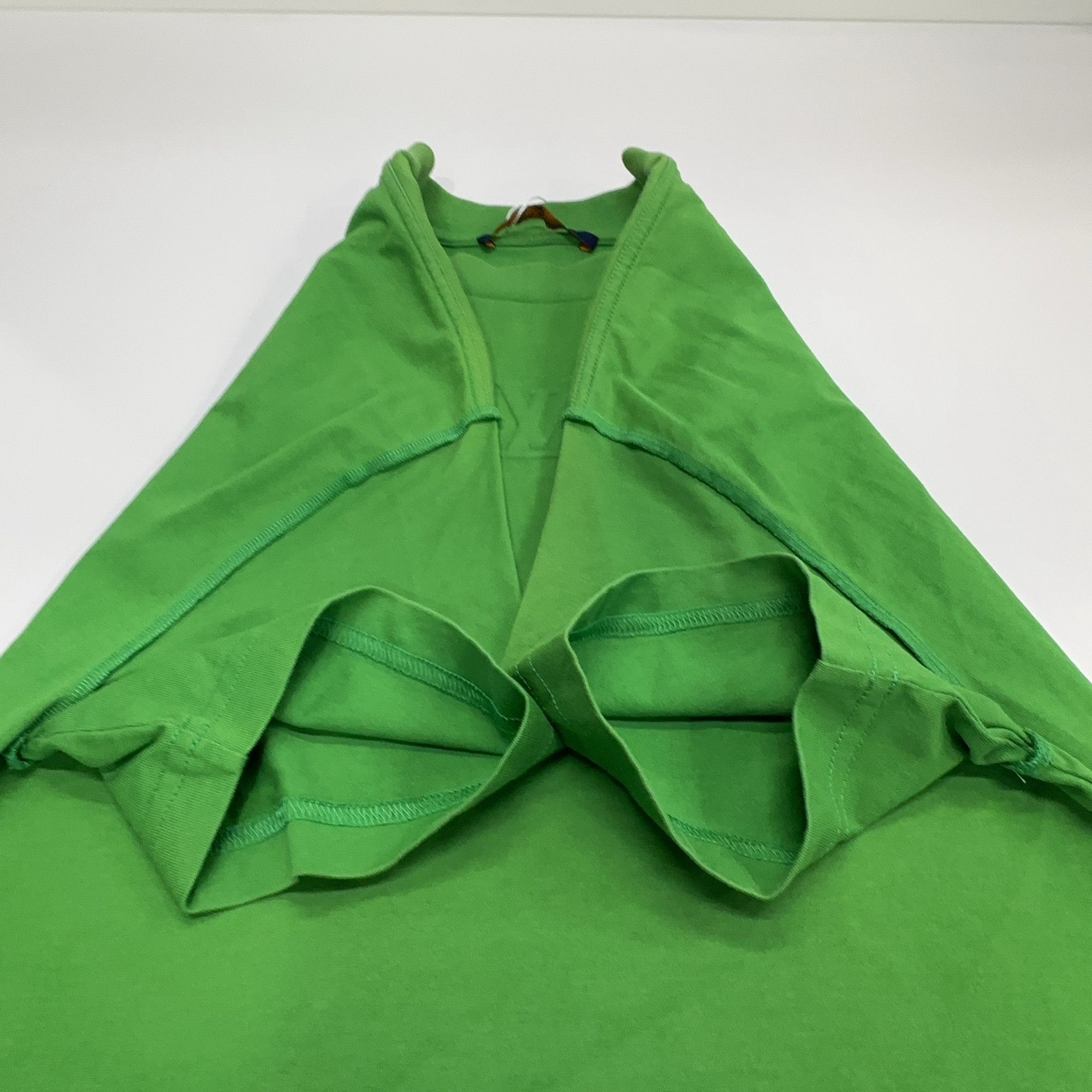 Louis Vuitton Louis Vuitton Logo Embossed T-Shirt Green XS Size US XS / EU 42 / 0 - 8 Thumbnail